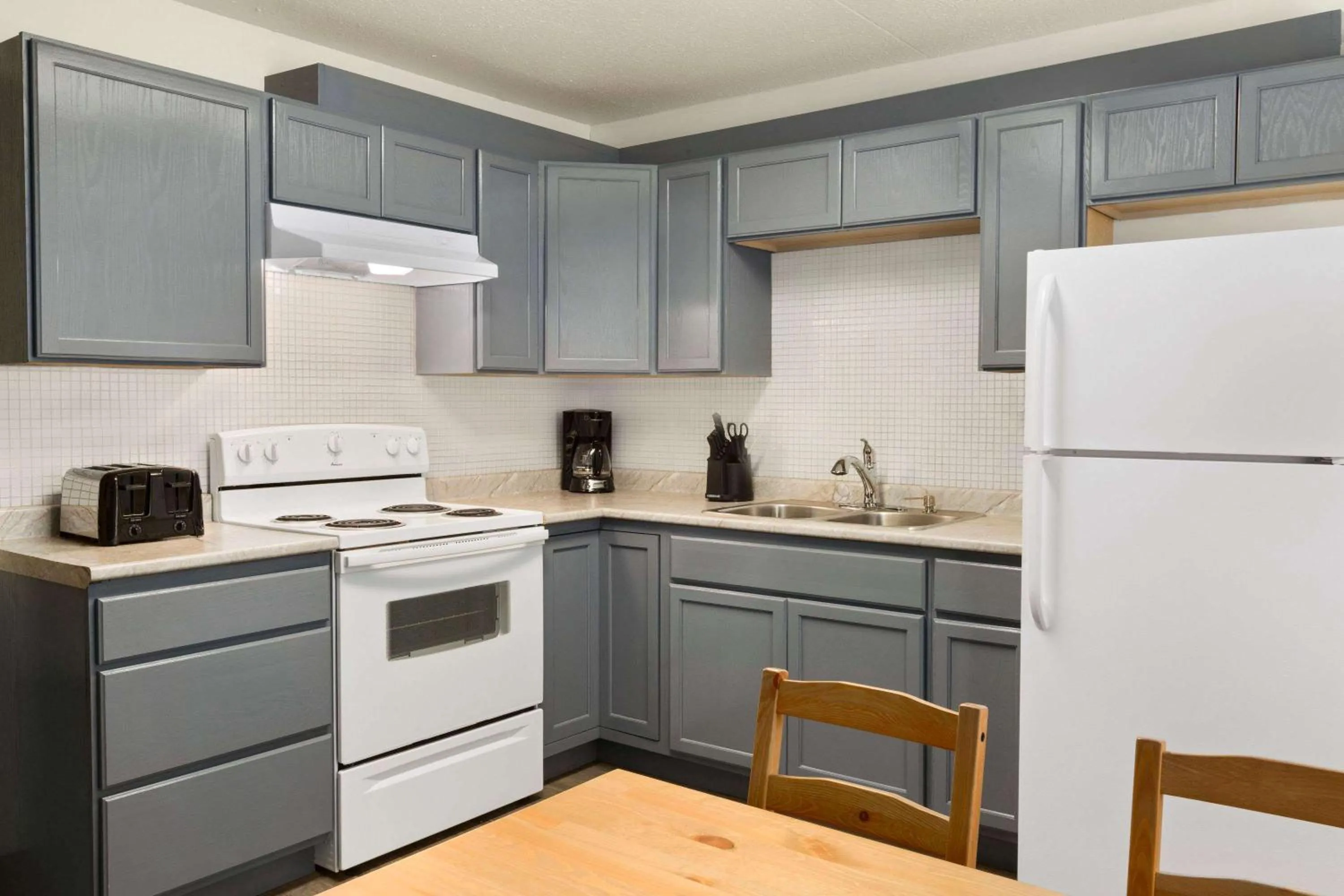 Restaurant/places to eat in Travelodge by Wyndham Edmonton West