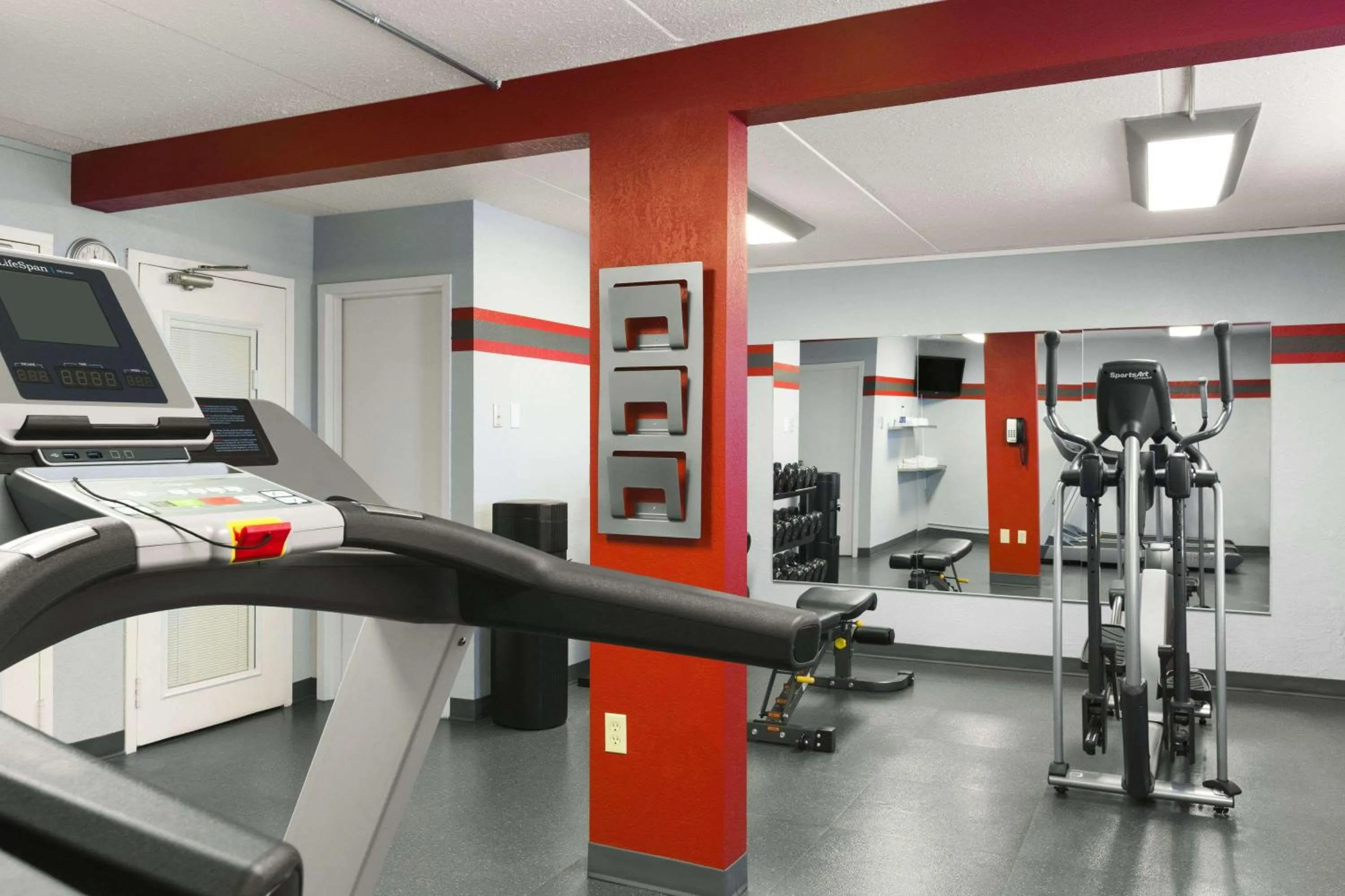 Fitness centre/facilities in Travelodge by Wyndham Edmonton West