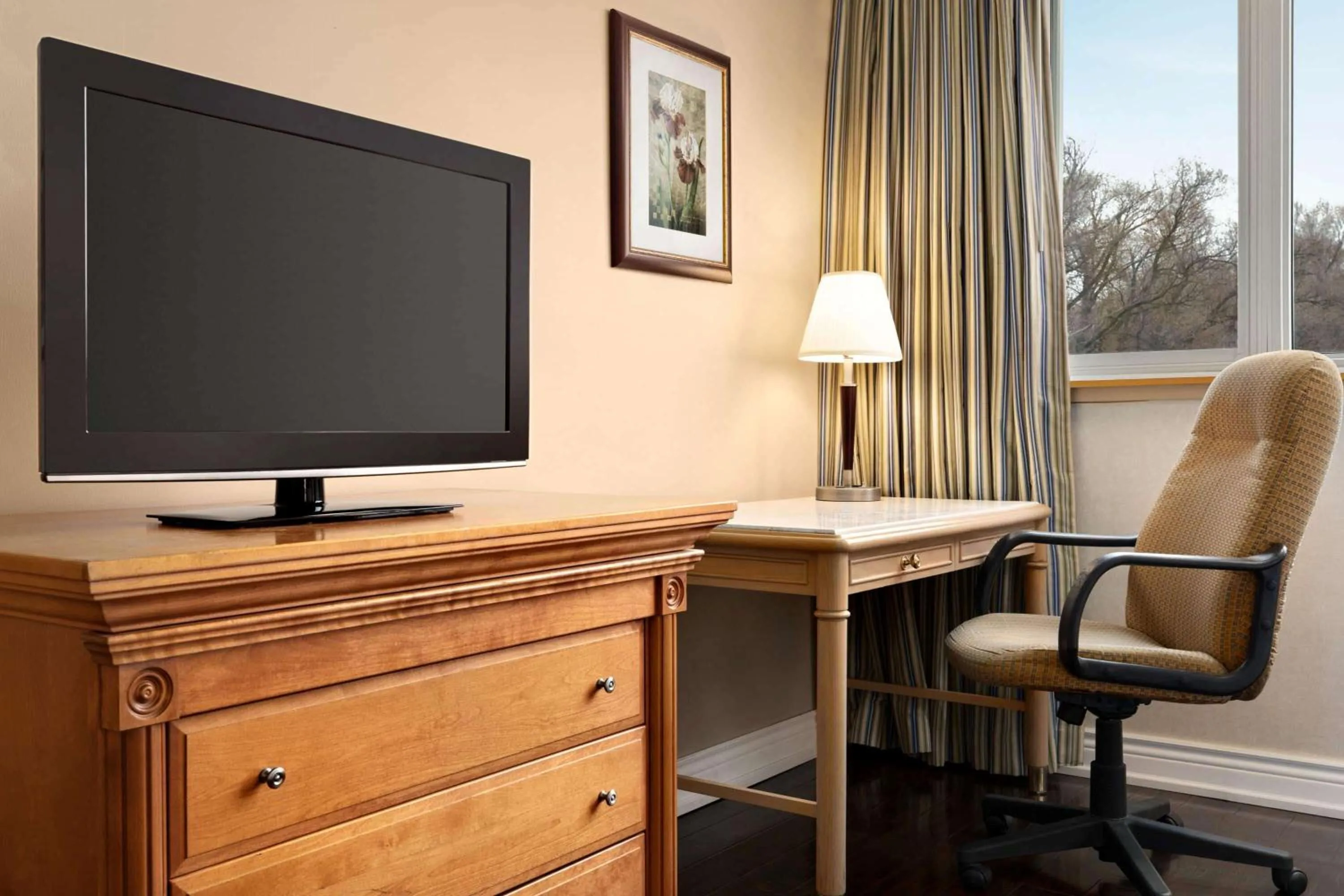 Photo of the whole room in Travelodge by Wyndham Richmond Hill