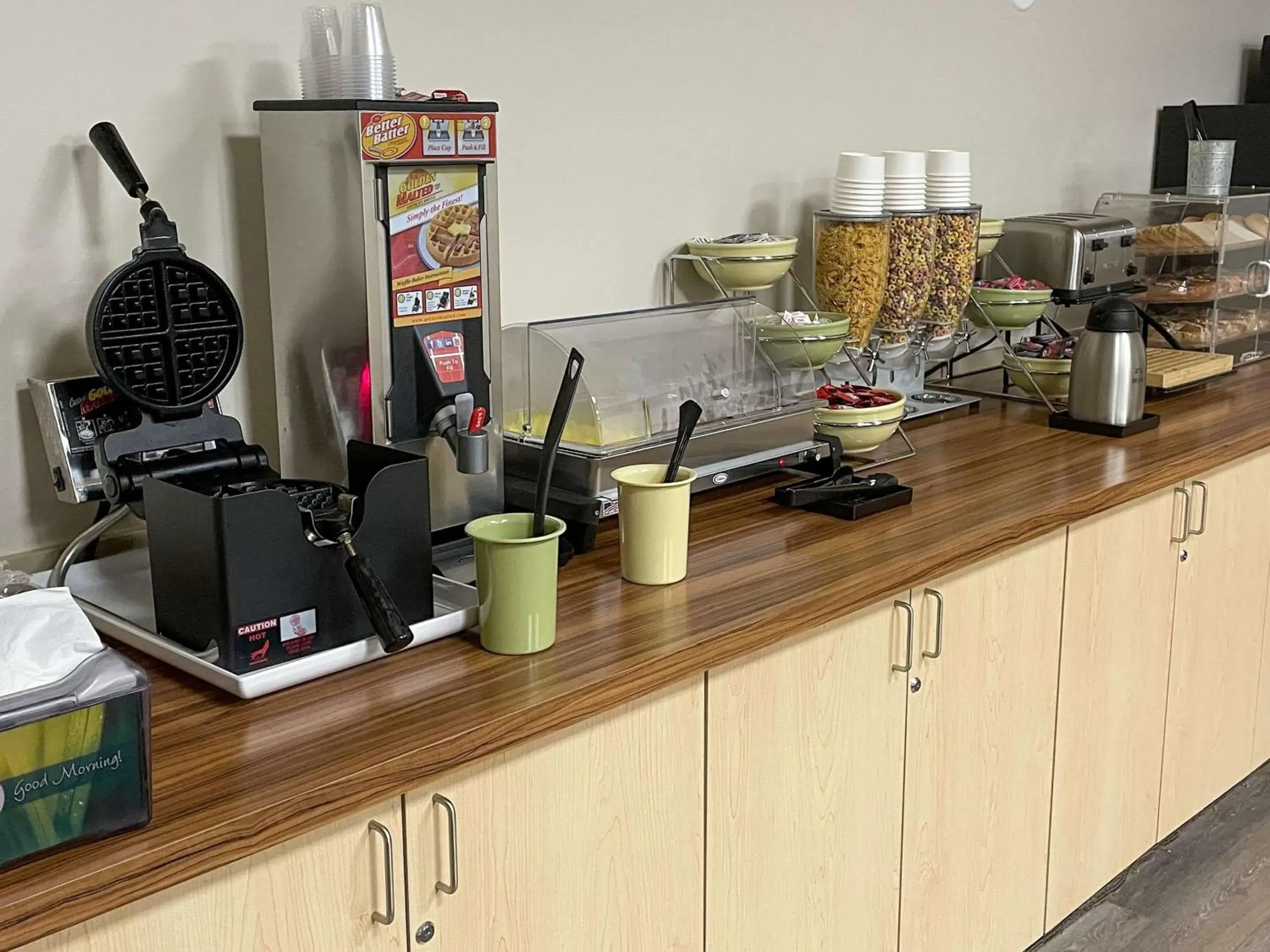 Breakfast in Quality Inn & Conference Centre Downtown Sudbury Breakfast in Quality Inn & Conference Centre Downtown Sudbury