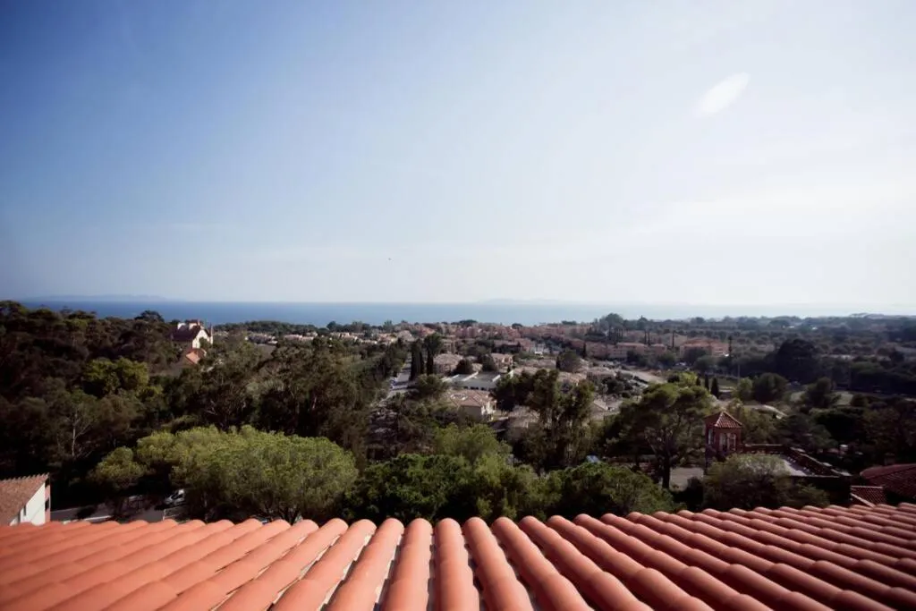 Three-Bedroom Apartment in Magnifique appartement avec vue imprenable