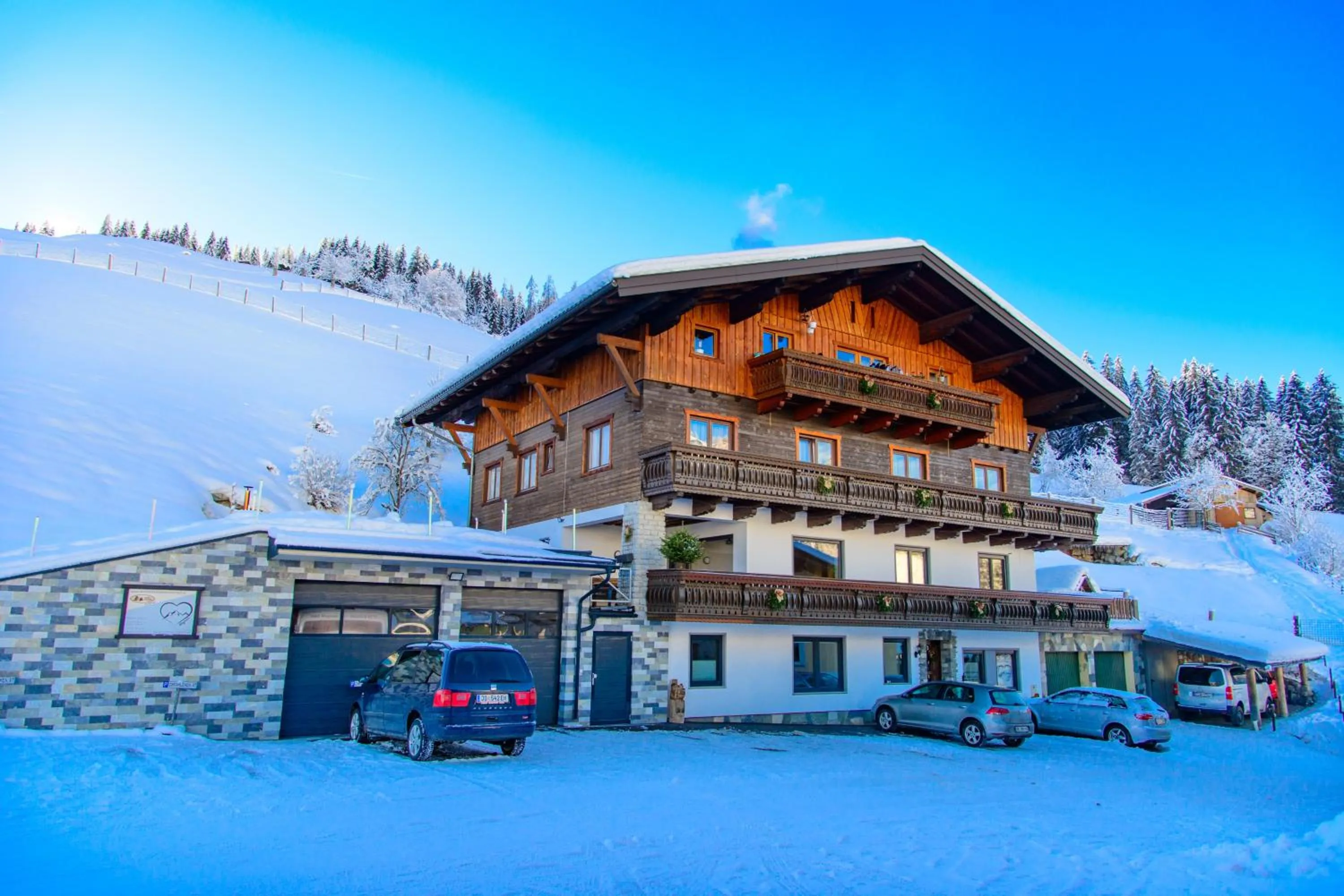 Property building in Schrahlehen