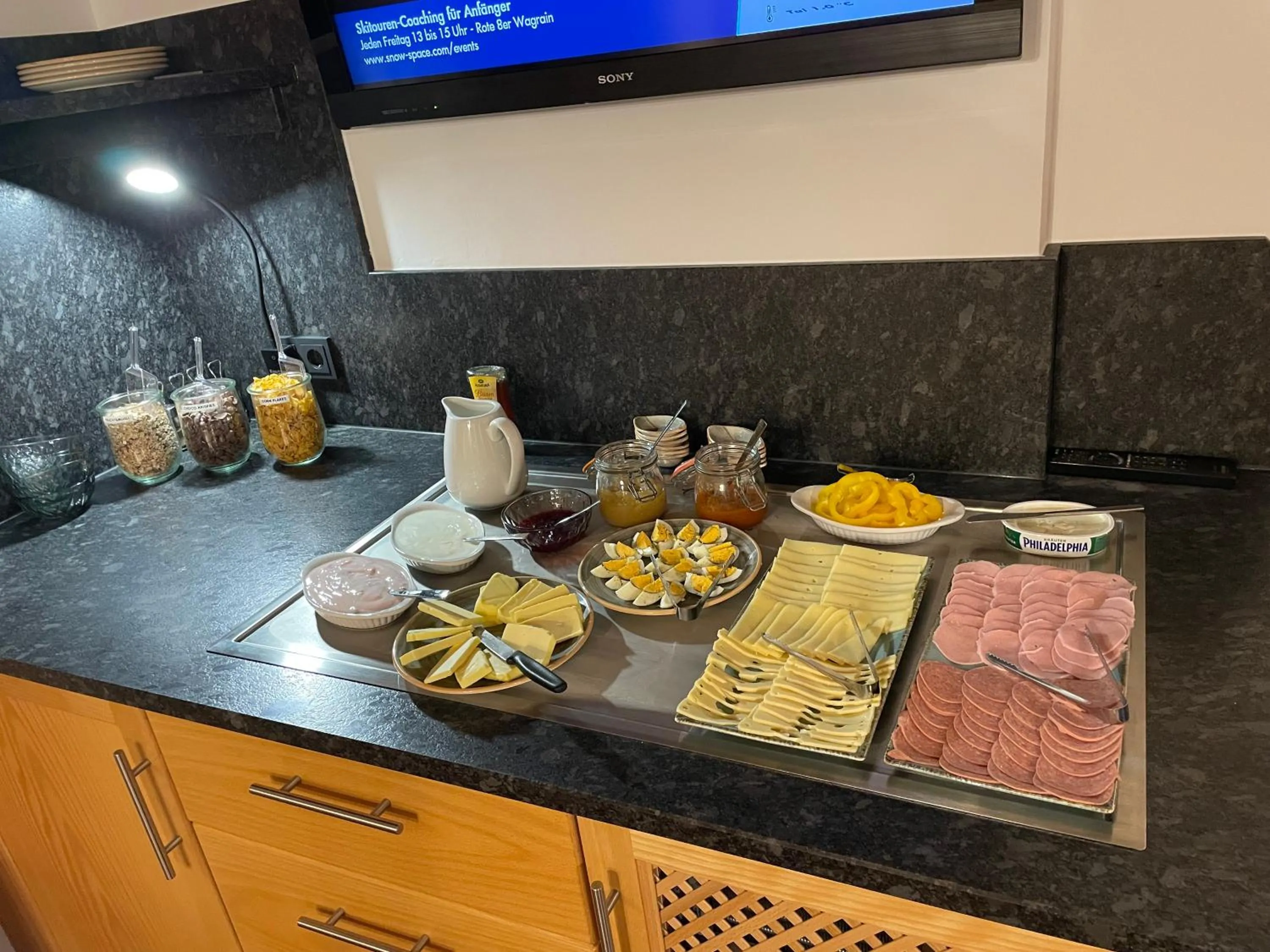 Buffet breakfast in Schrahlehen