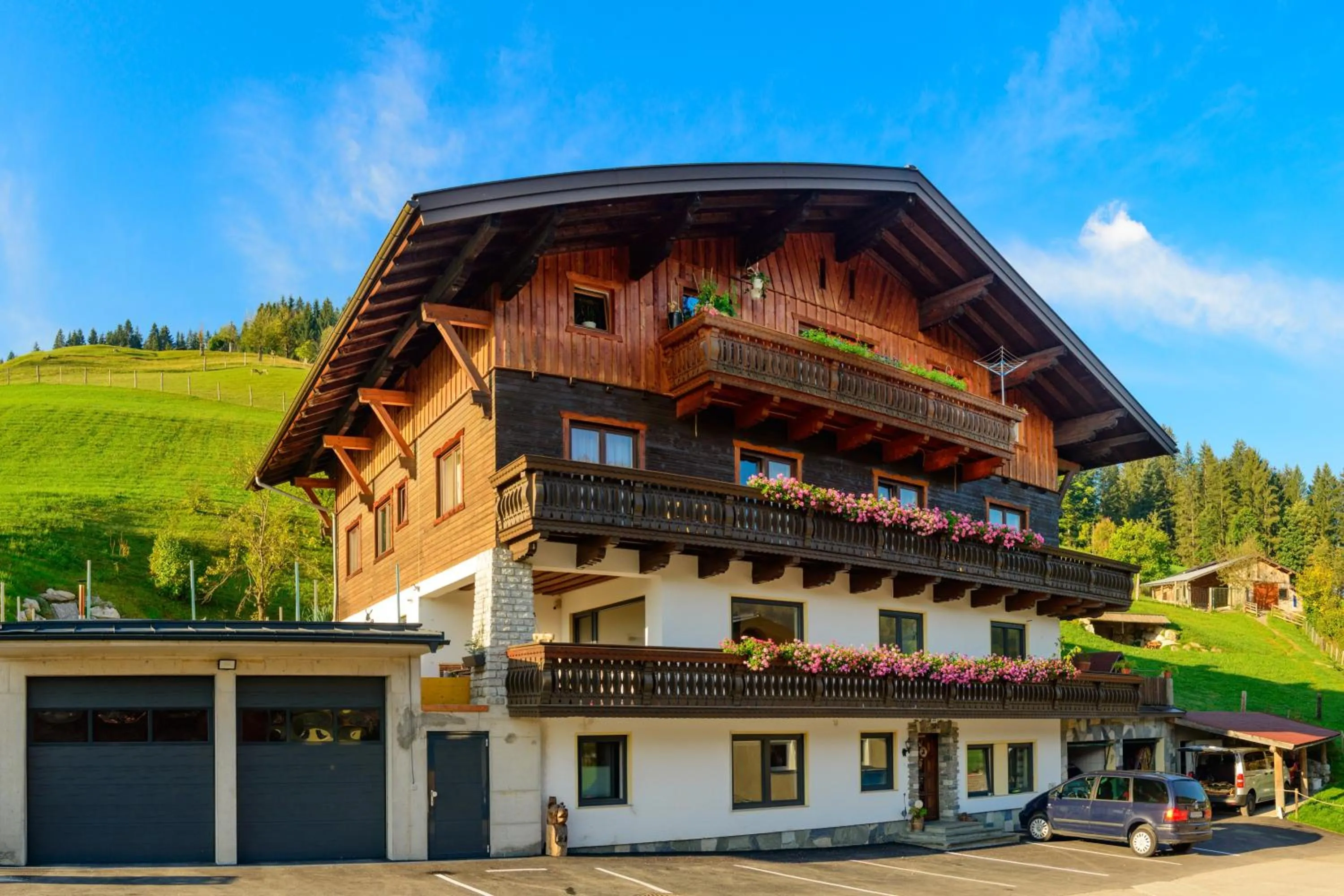 Property building in Schrahlehen
