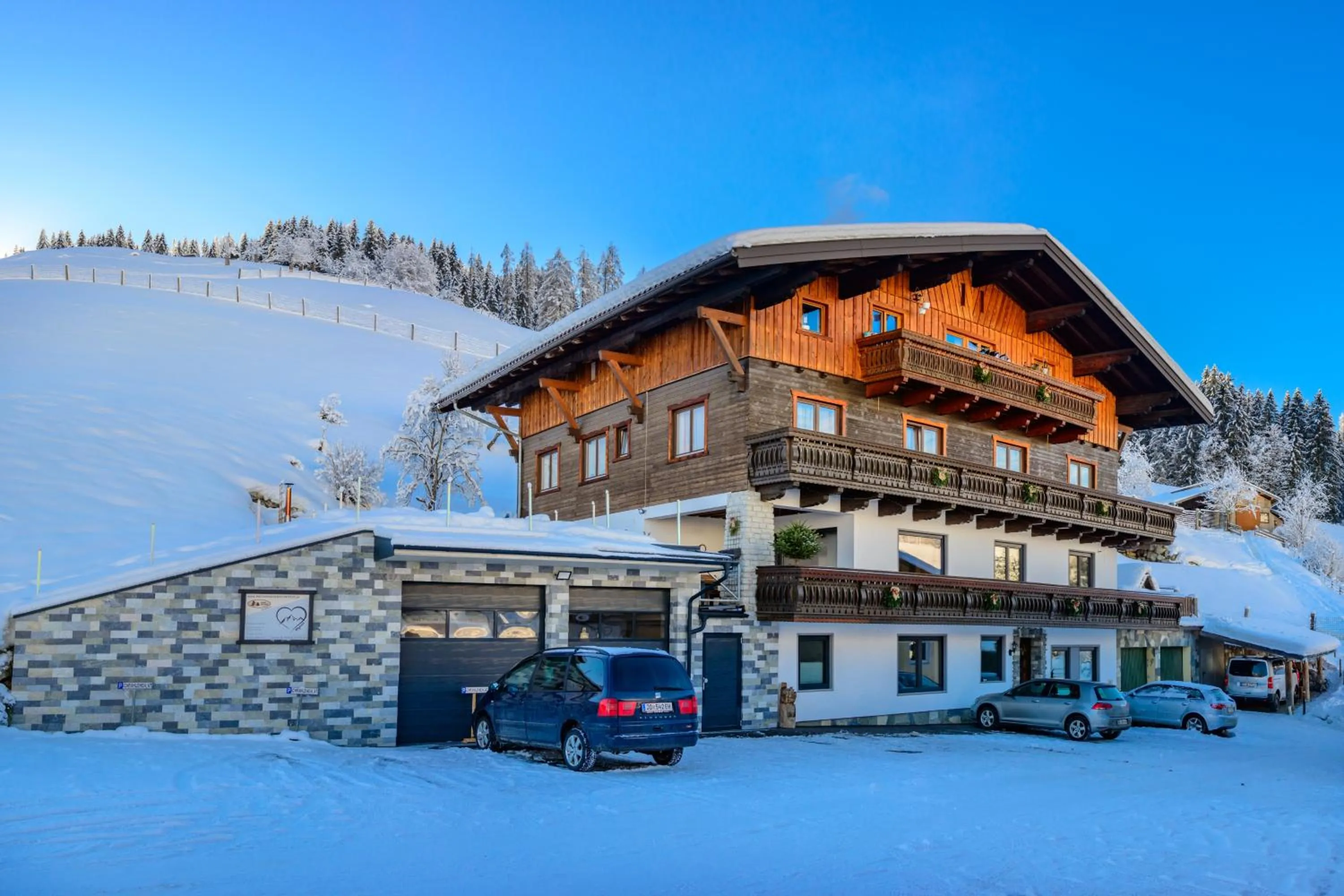 Property building in Schrahlehen