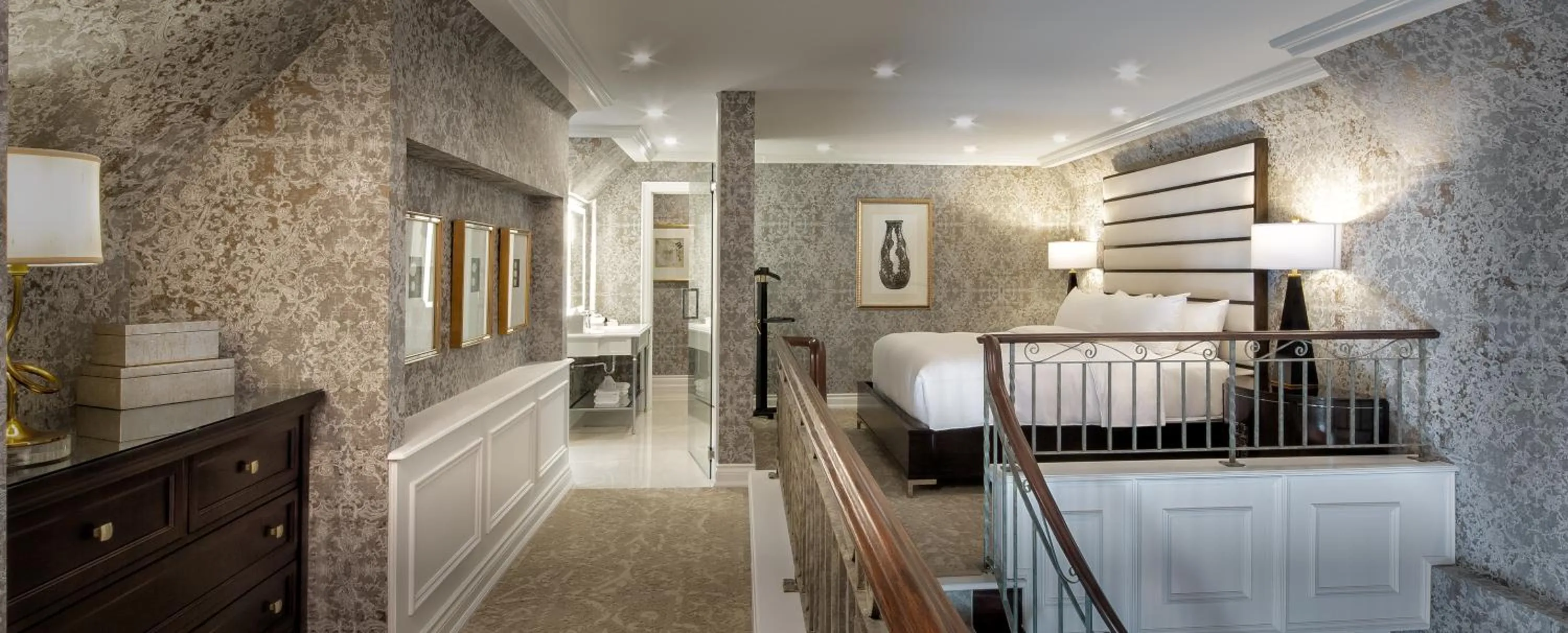 Photo of the whole room, Bed in Chateau Vaudreuil