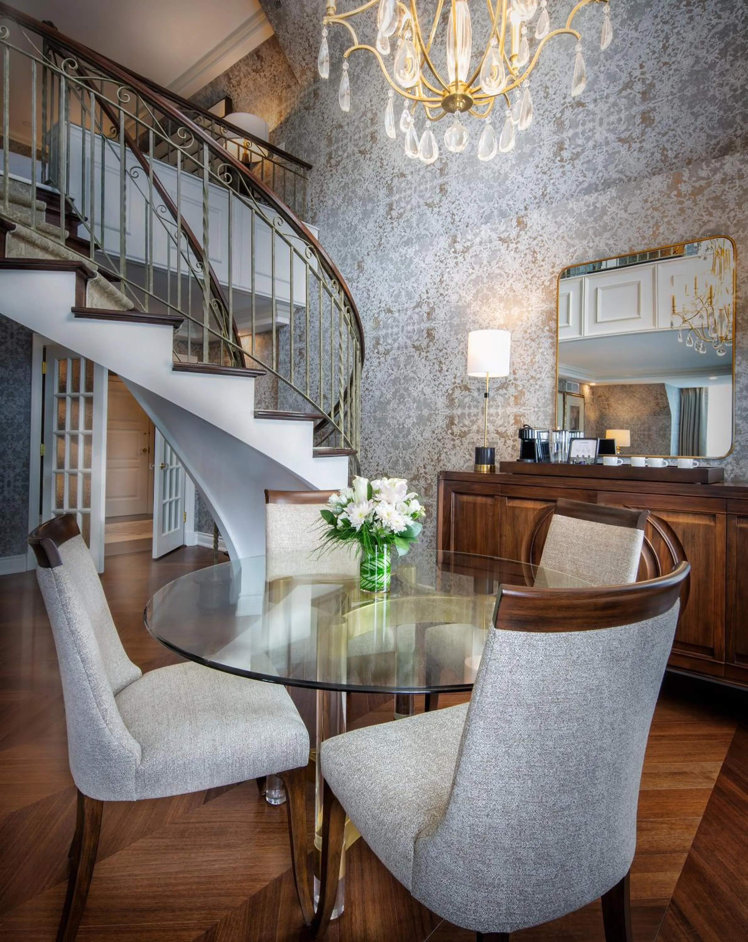 Dining area in Chateau Vaudreuil
