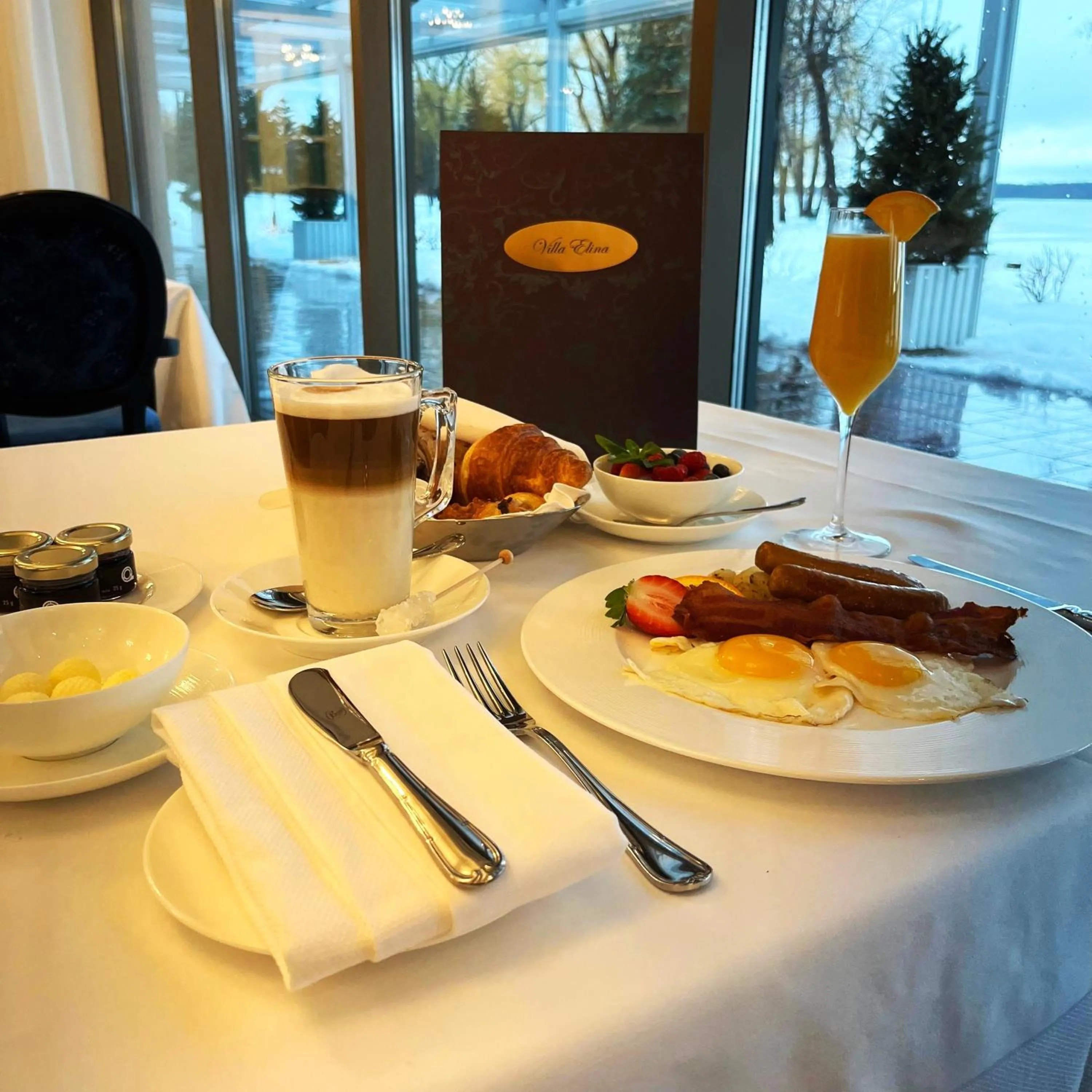 Breakfast in Chateau Vaudreuil