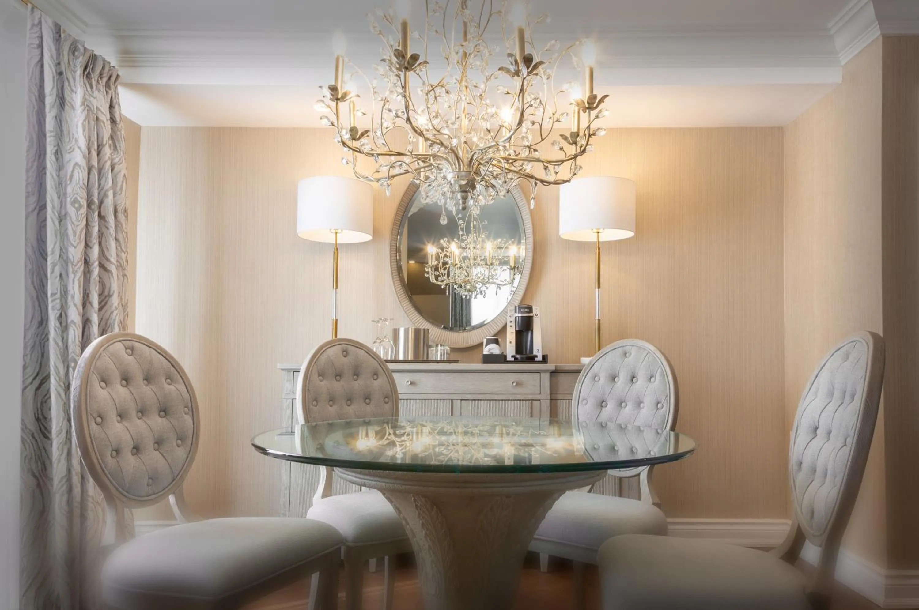 Dining area in Chateau Vaudreuil