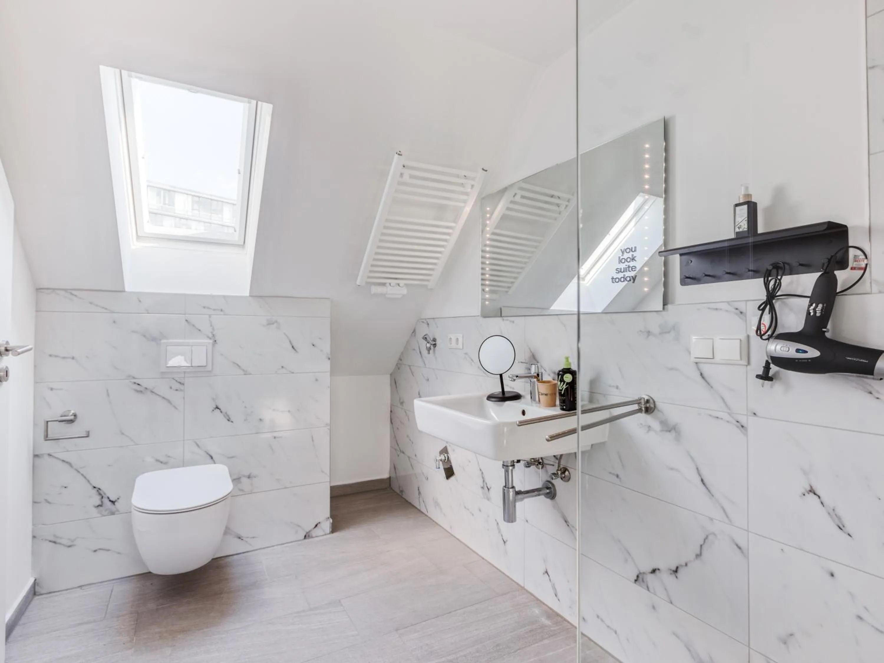 Shower in Limehome Hannover Bleichenstraße - Digital Access