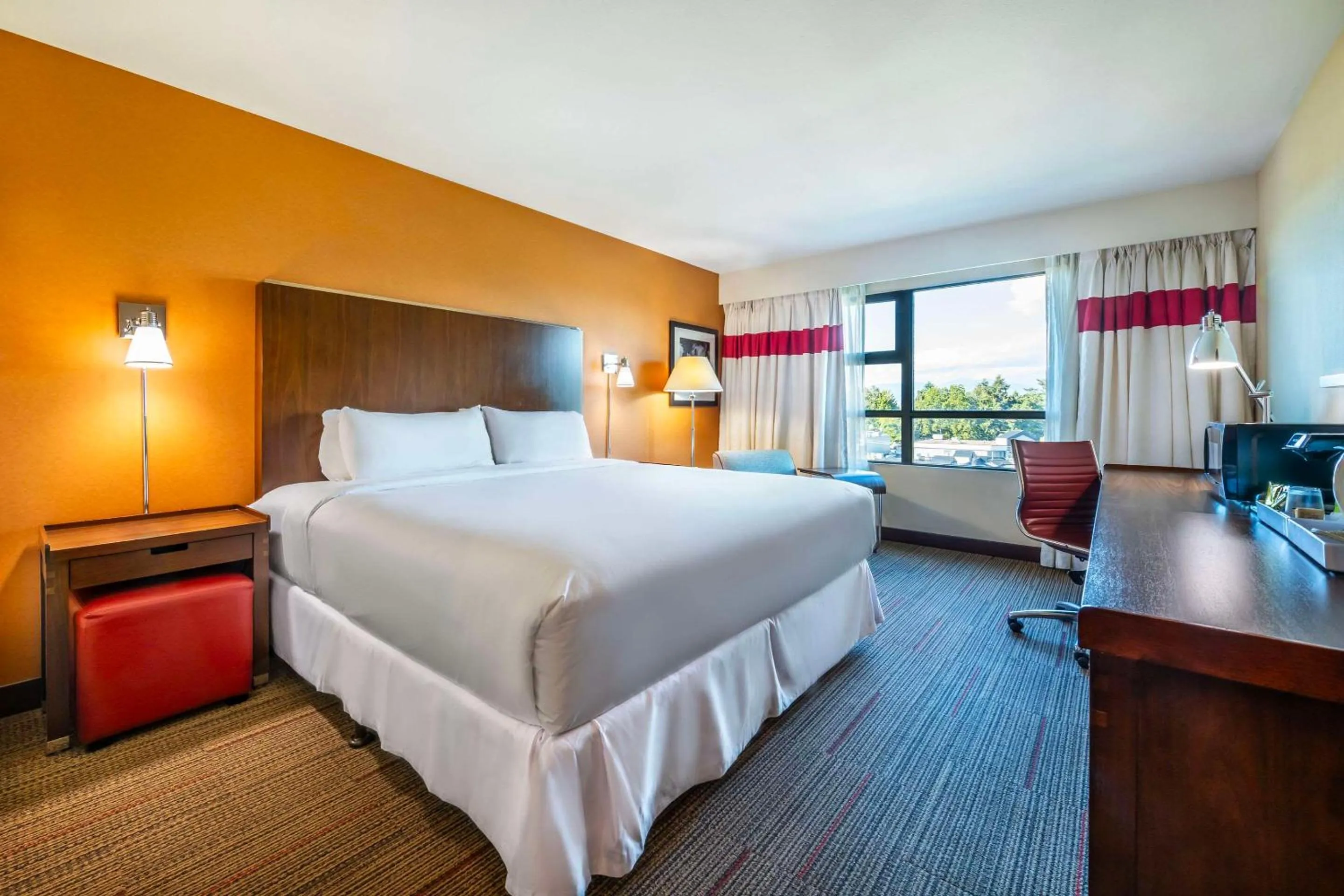 Bedroom, Bed in Grand Park Hotel Vancouver Airport, an Ascend Collection Hotel