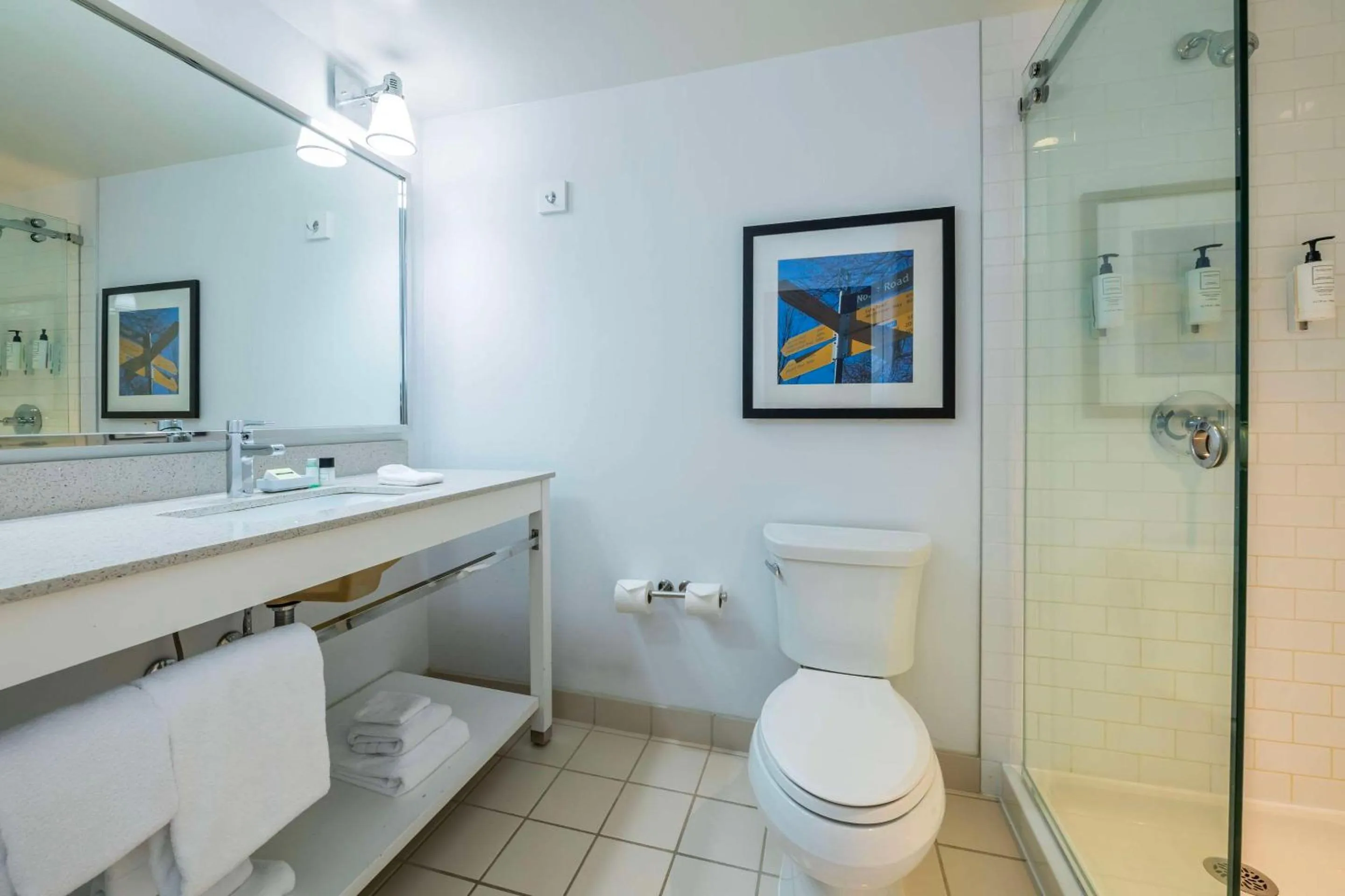 Bedroom in Grand Park Hotel Vancouver Airport, an Ascend Collection Hotel