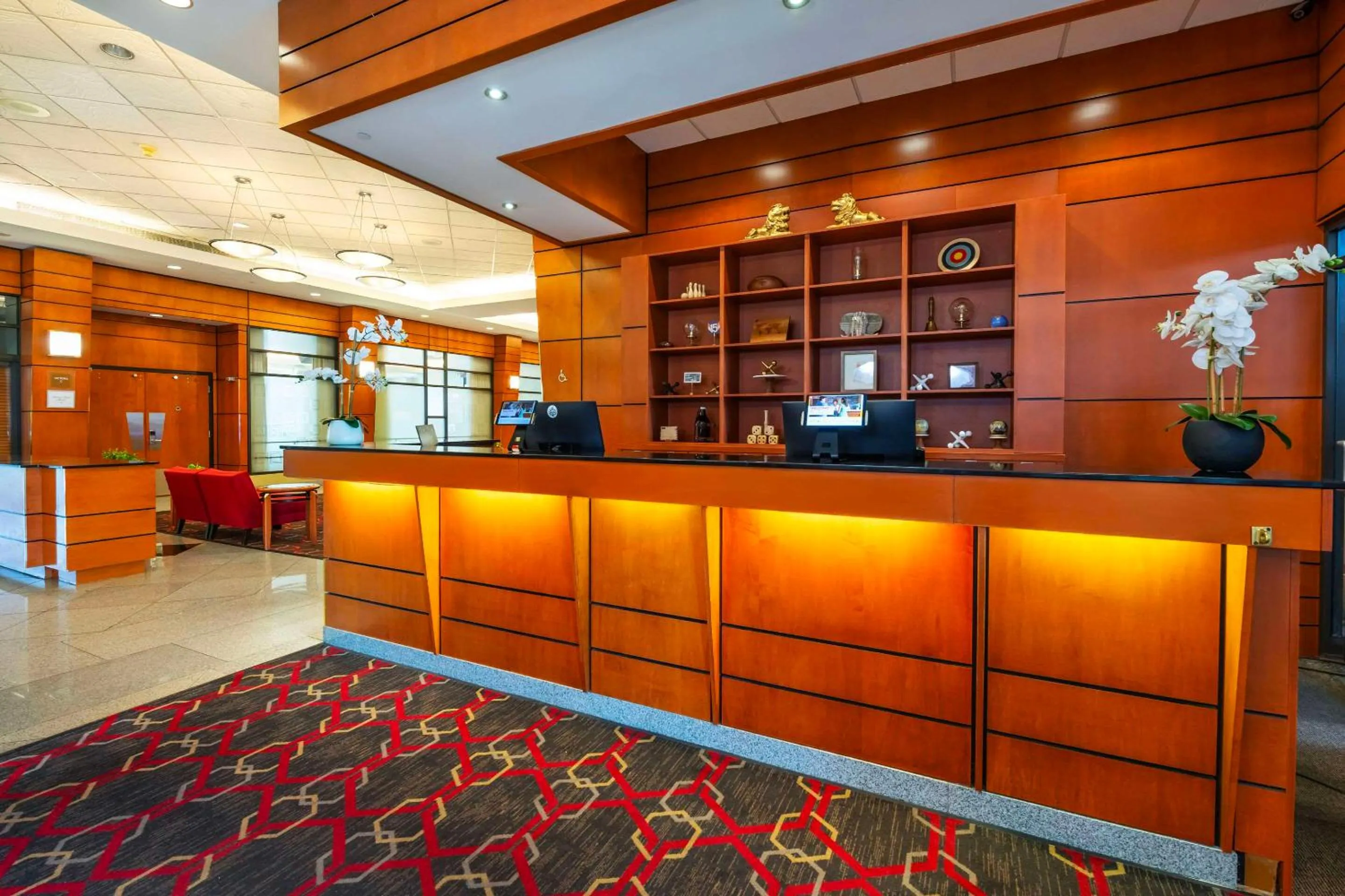 Lobby or reception in Grand Park Hotel Vancouver Airport, an Ascend Collection Hotel