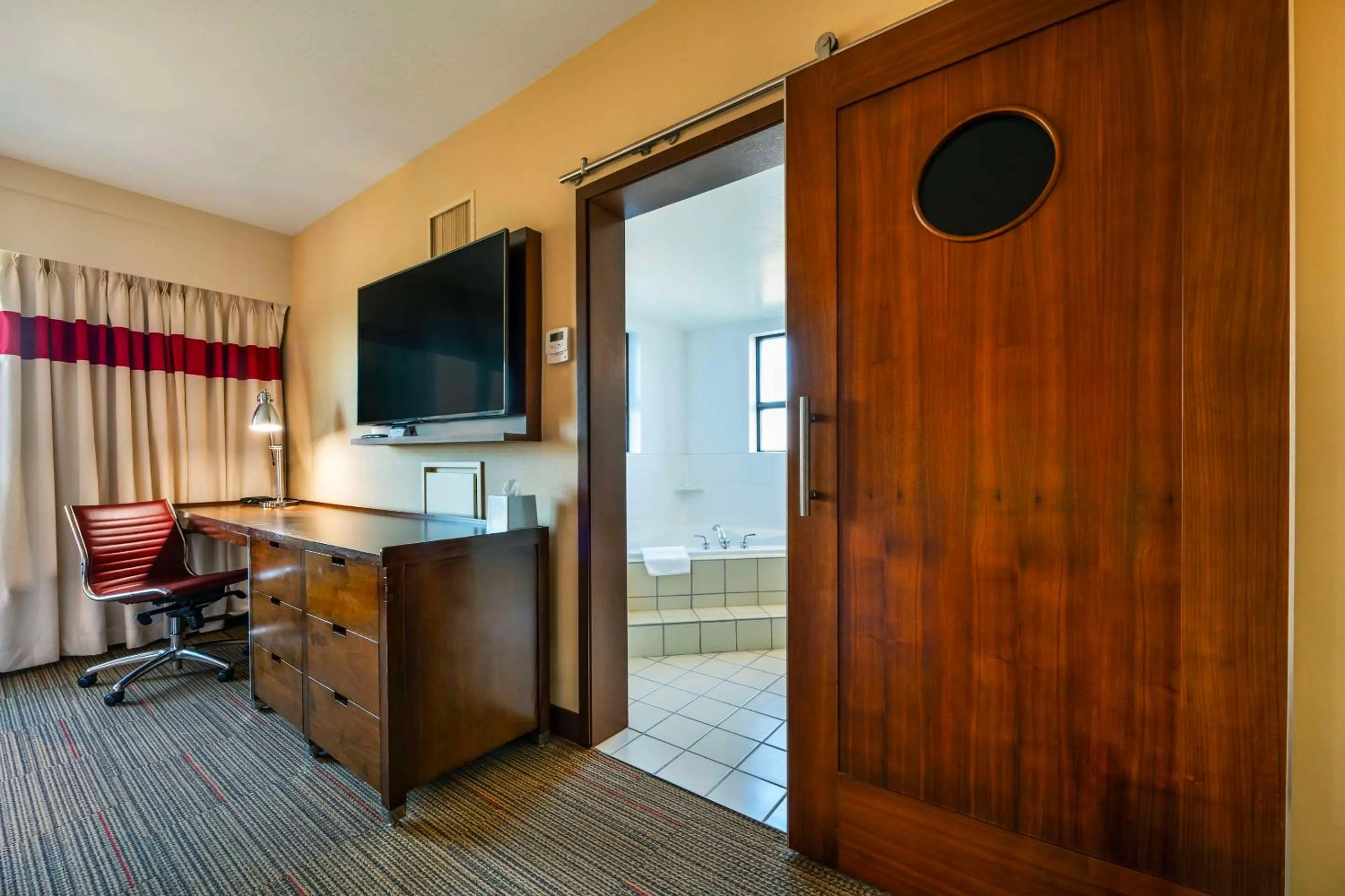 Bedroom in Grand Park Hotel Vancouver Airport, an Ascend Collection Hotel