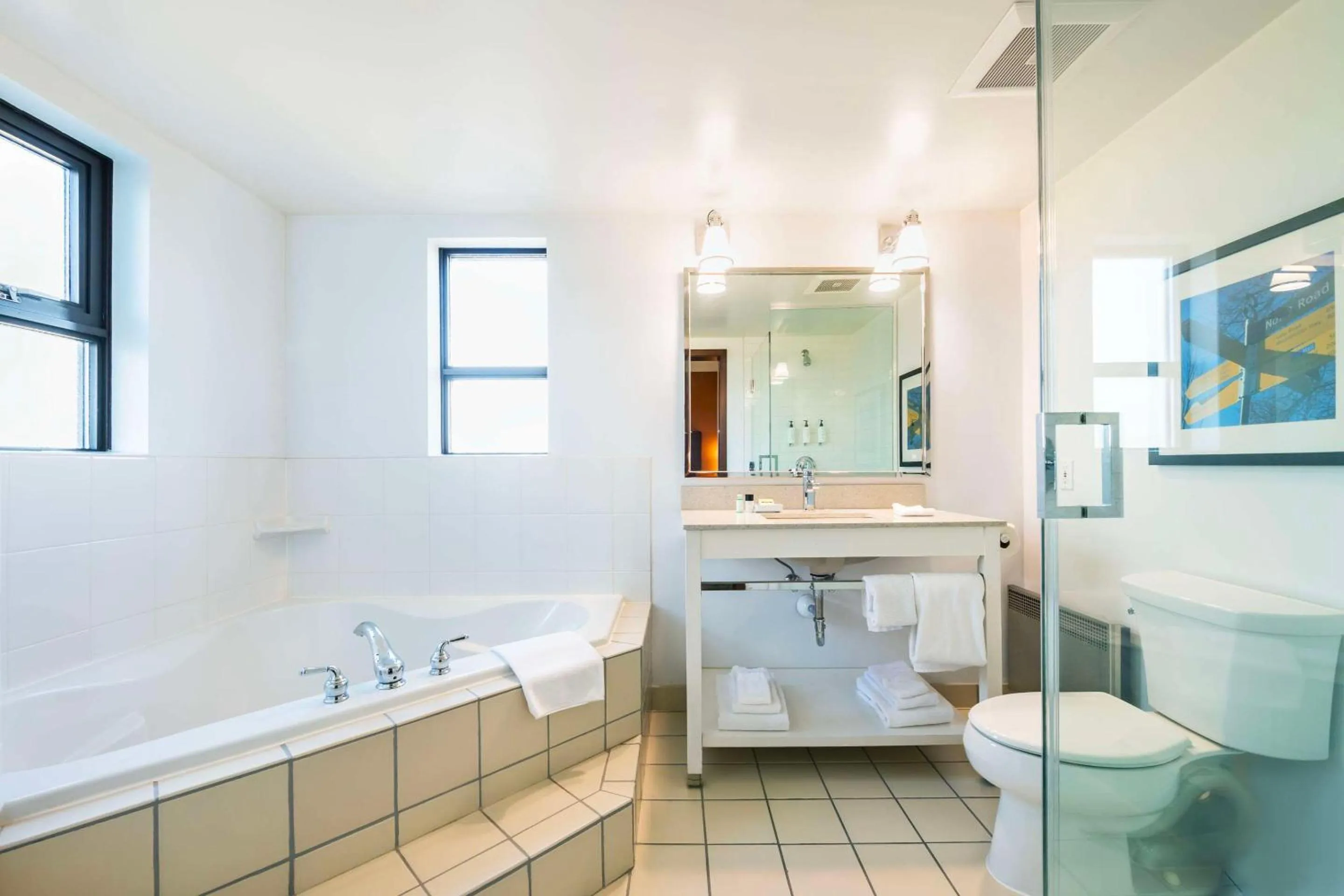 Bedroom in Grand Park Hotel Vancouver Airport, an Ascend Collection Hotel