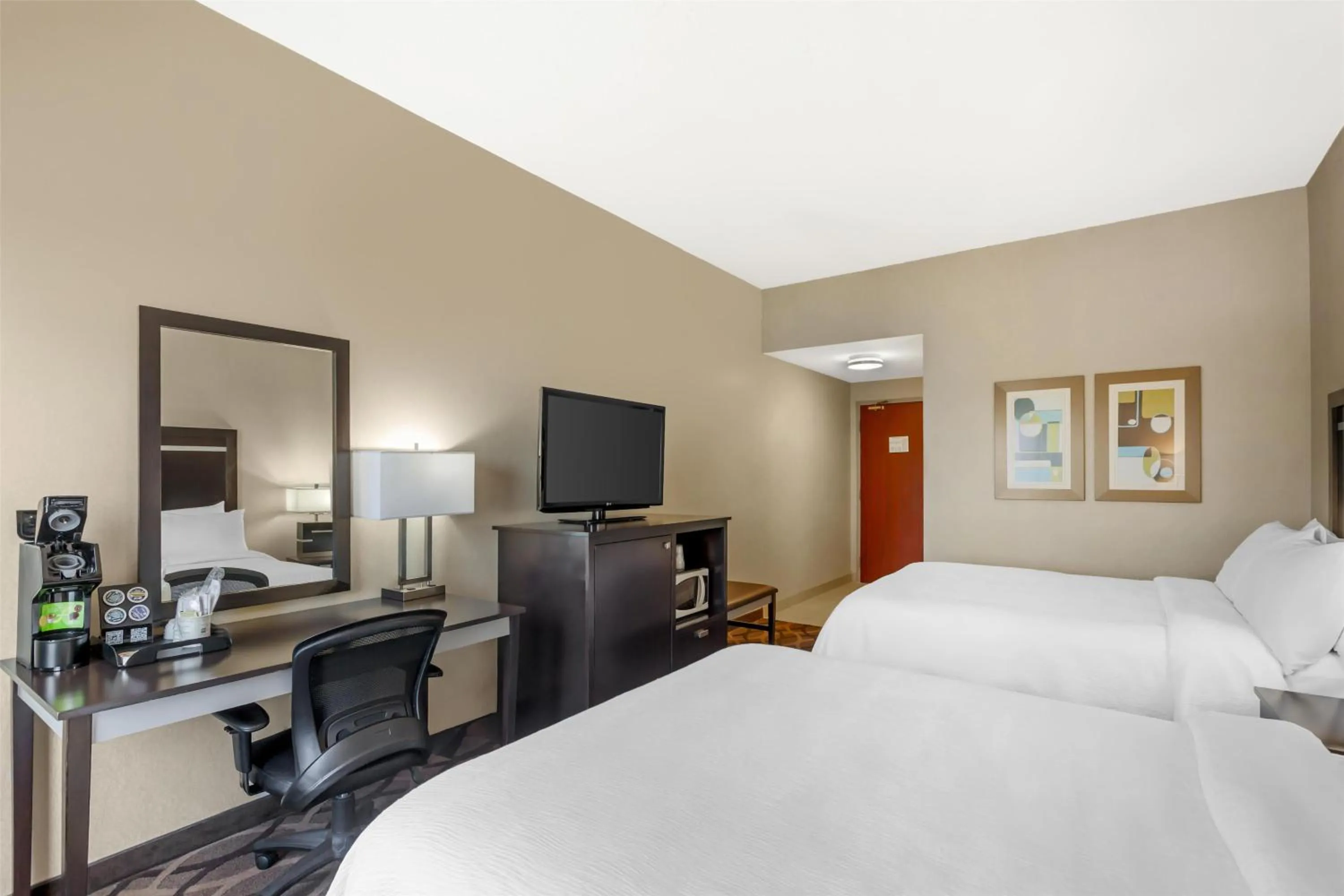 Bedroom, Bed in Best Western Plus Travel Hotel Toronto Airport