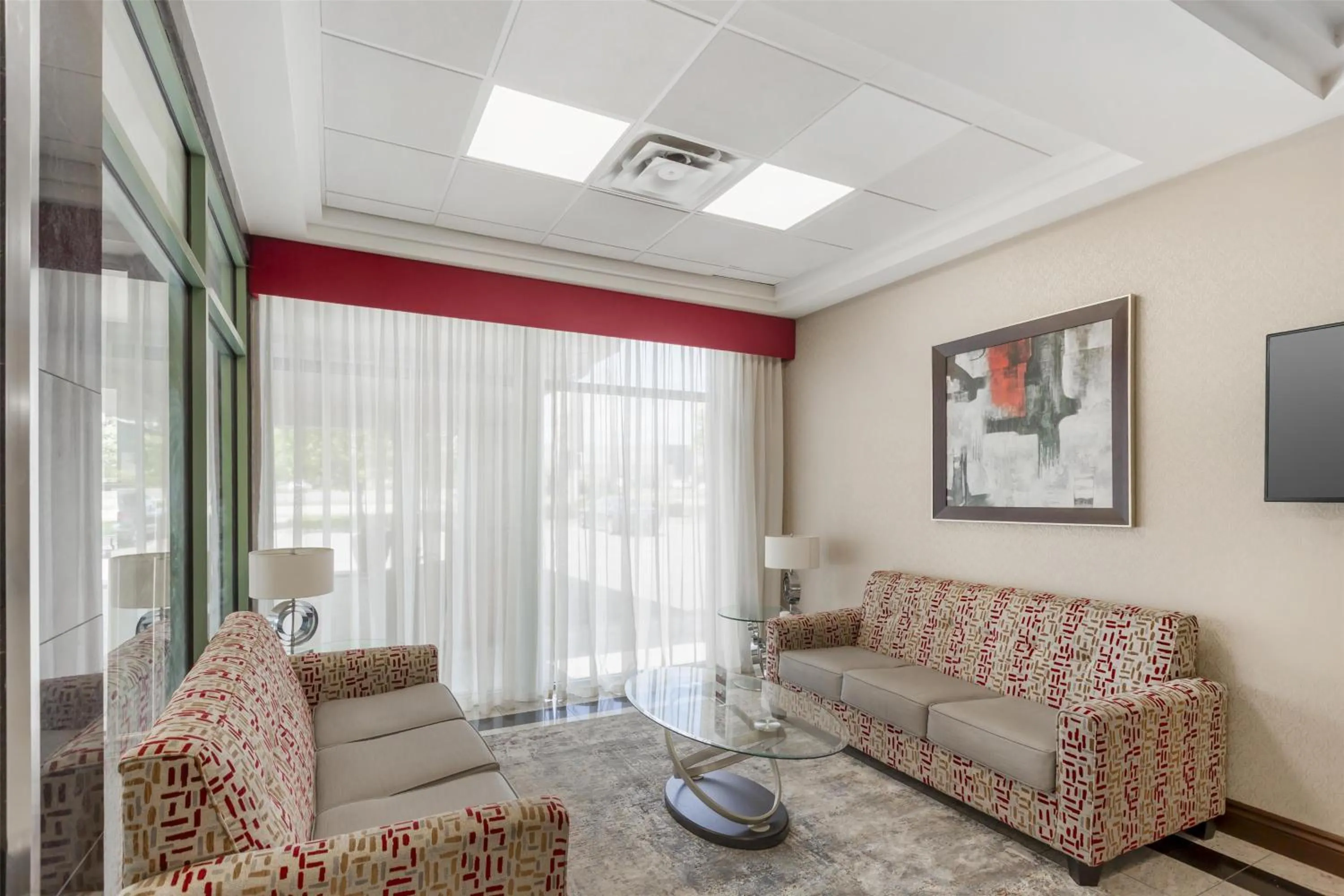 Lobby or reception in Best Western Plus Travel Hotel Toronto Airport