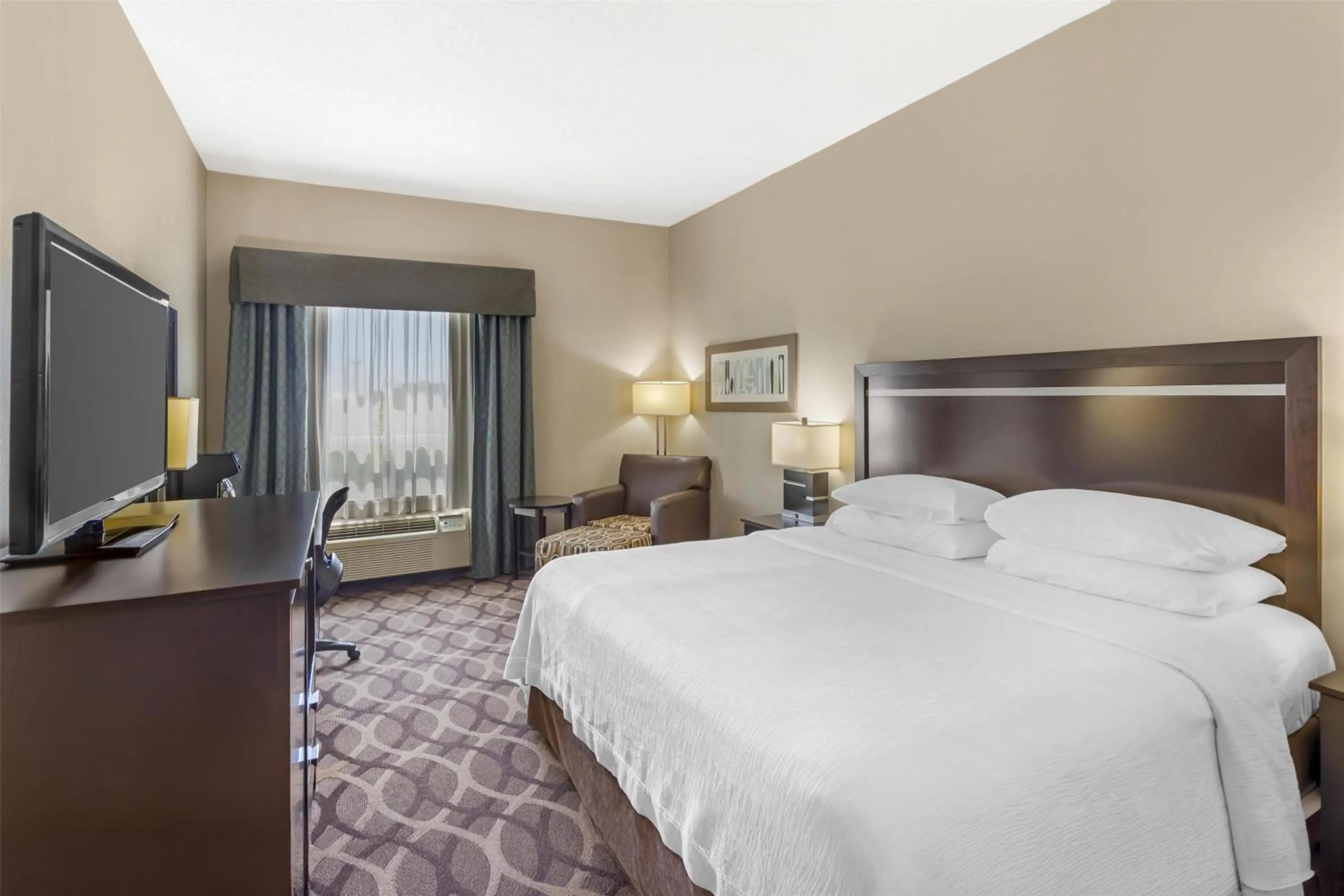 Bedroom, Bed in Best Western Plus Travel Hotel Toronto Airport