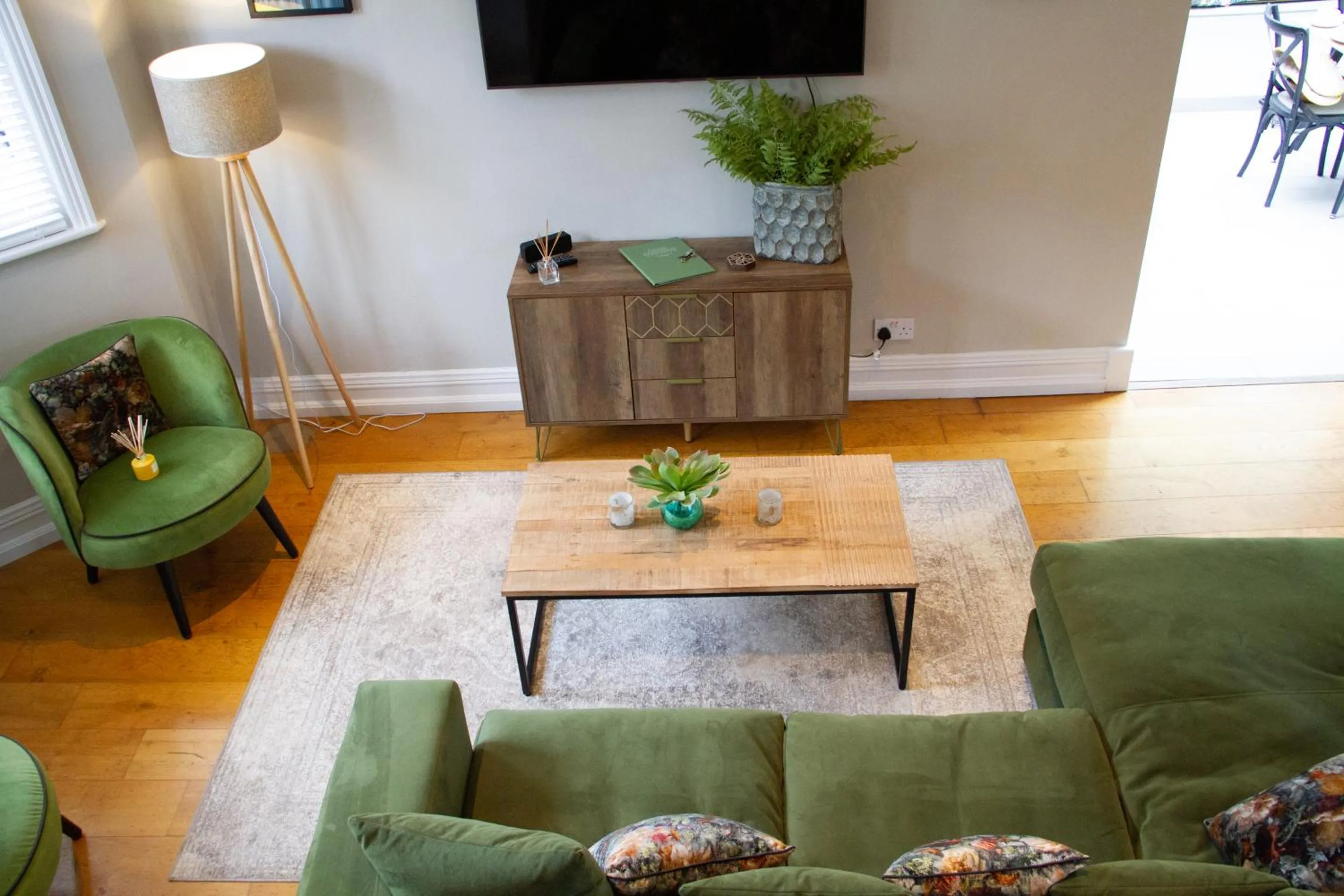 Living room in Lock Keepers Cottage - Detached House in the city