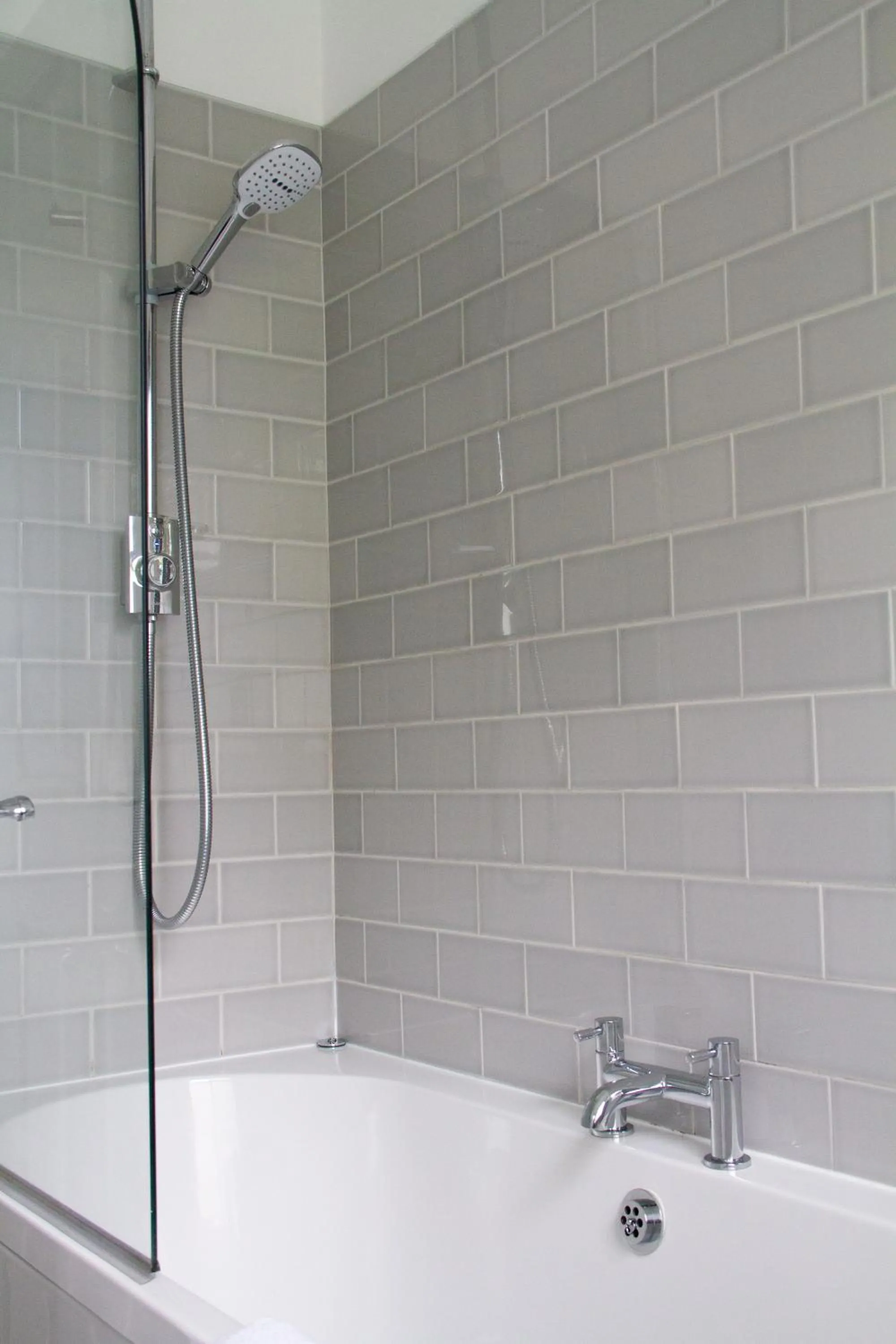 Bathroom in Lock Keepers Cottage - Detached House in the city