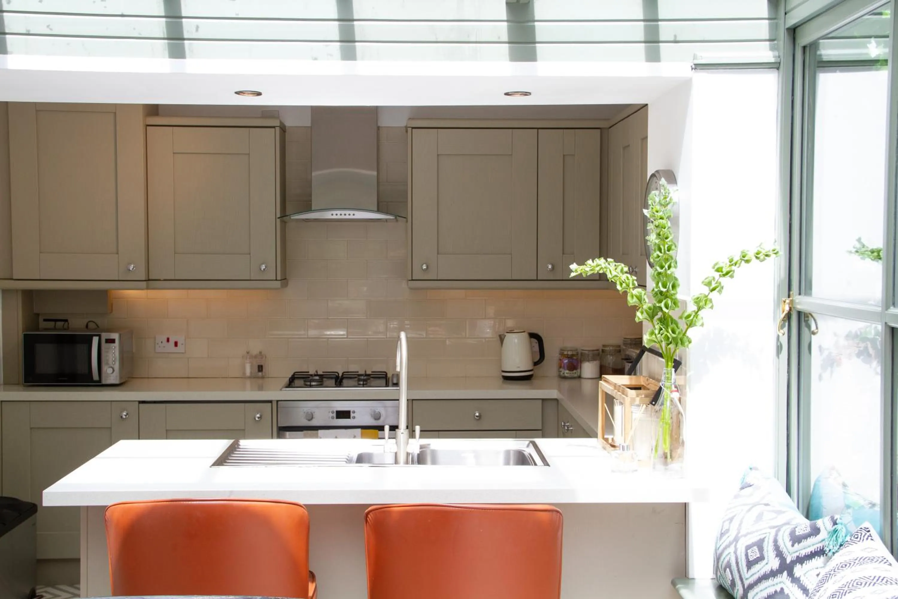 Kitchen or kitchenette in Lock Keepers Cottage - Detached House in the city