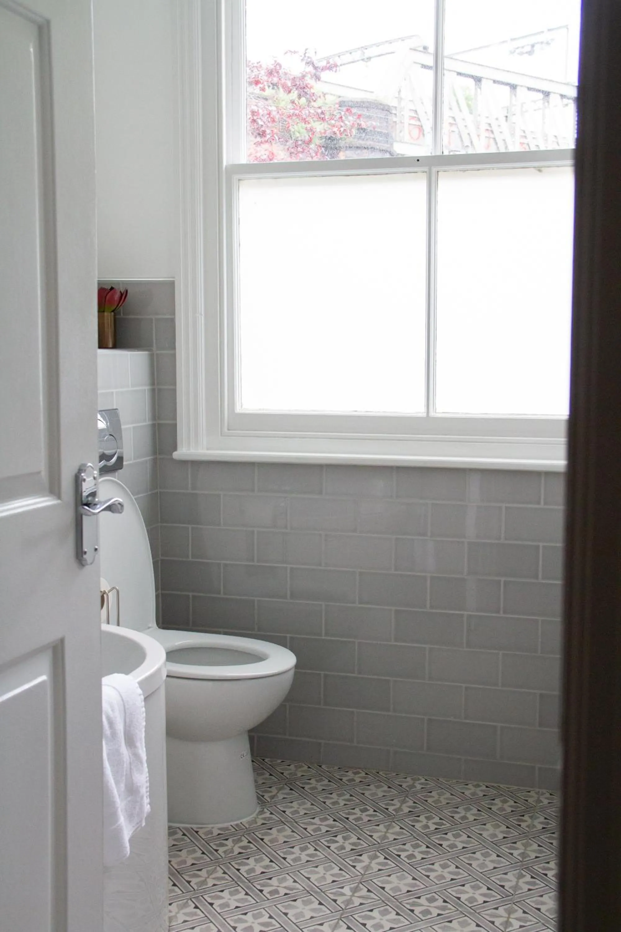 Bathroom in Lock Keepers Cottage - Detached House in the city