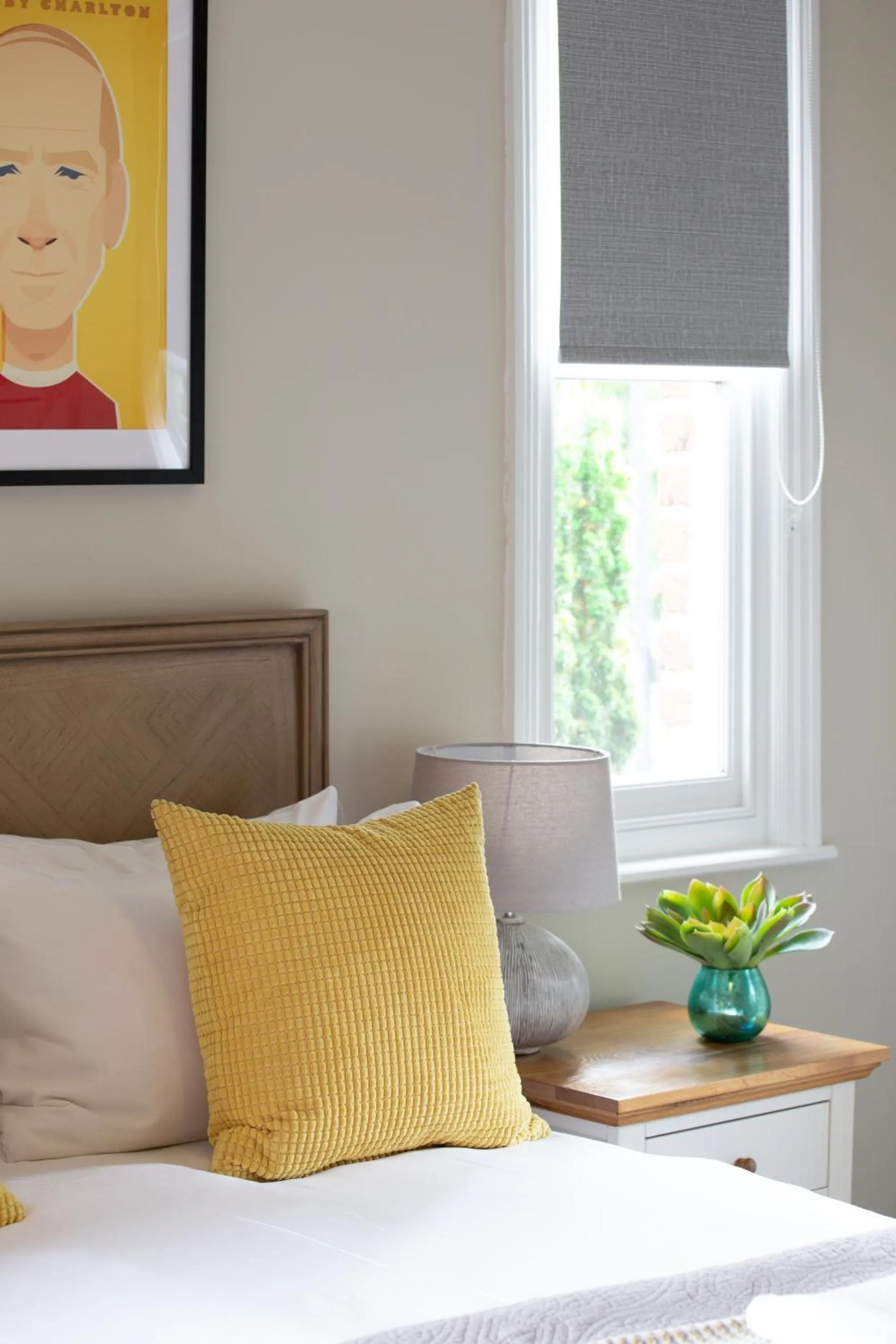 Bedroom, Bed in Lock Keepers Cottage - Detached House in the city