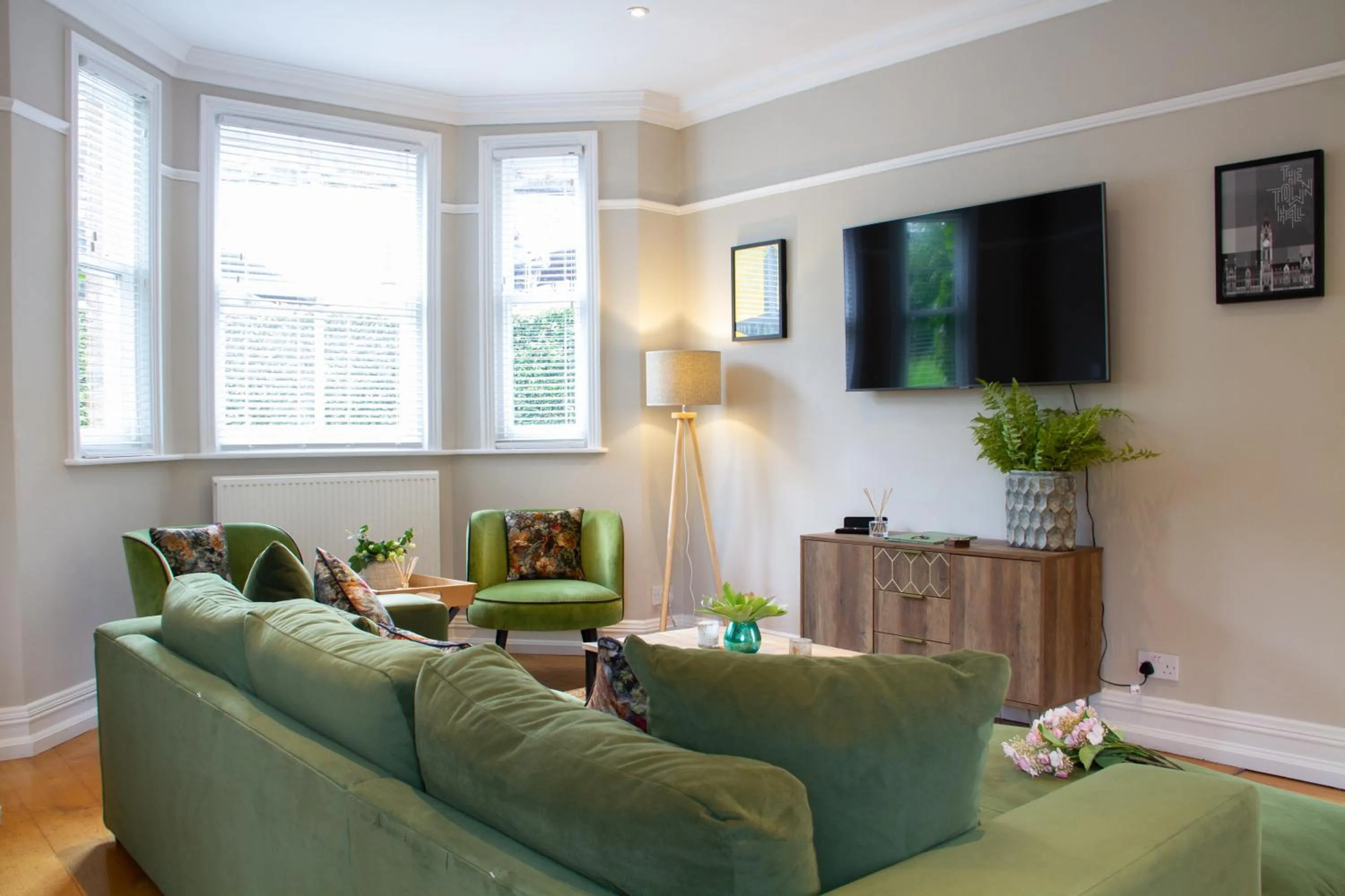 Living room in Lock Keepers Cottage - Detached House in the city