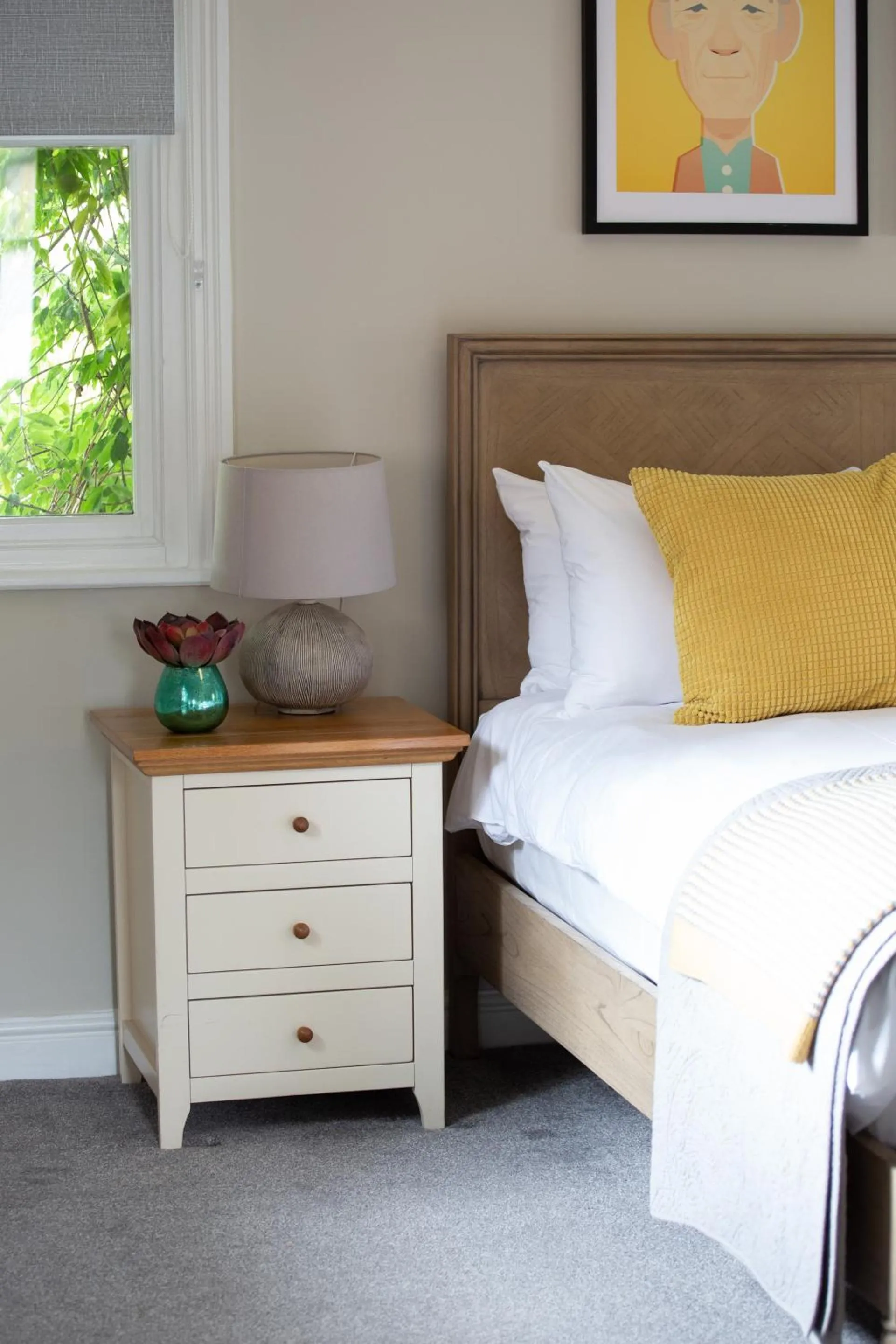 Bedroom, Bed in Lock Keepers Cottage - Detached House in the city