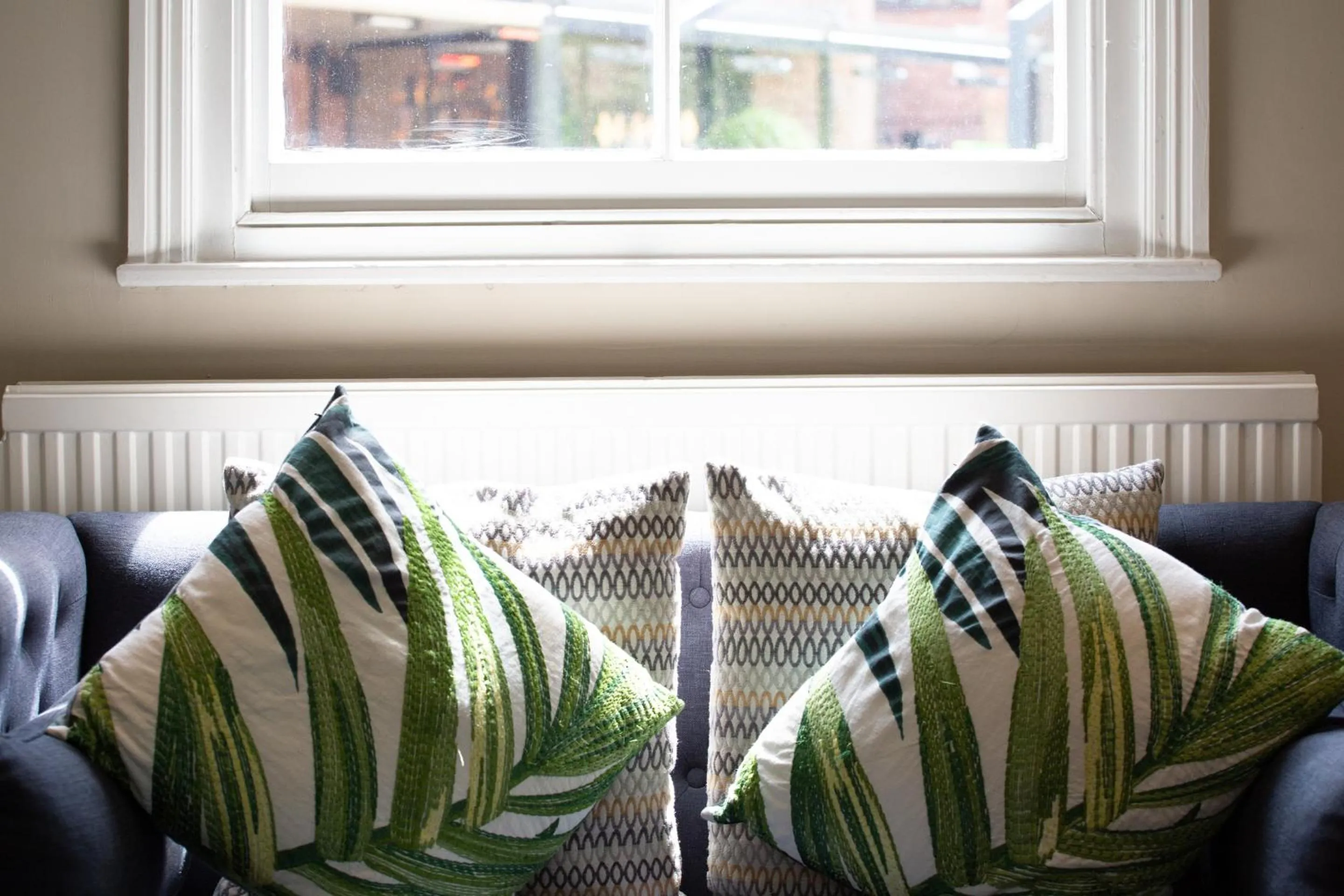 Living room in Lock Keepers Cottage - Detached House in the city