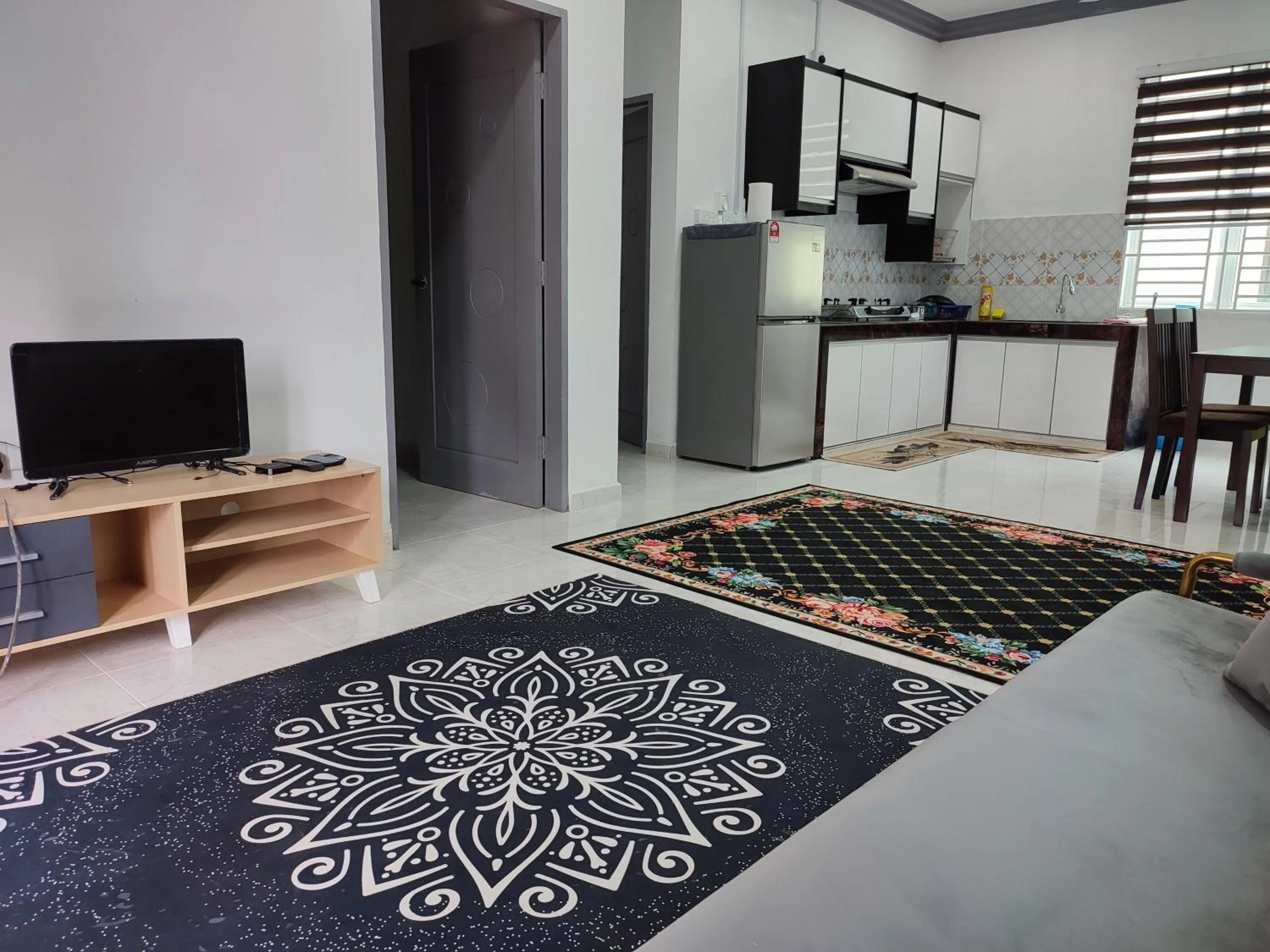 Communal lounge/ TV room in Kayangan Inn