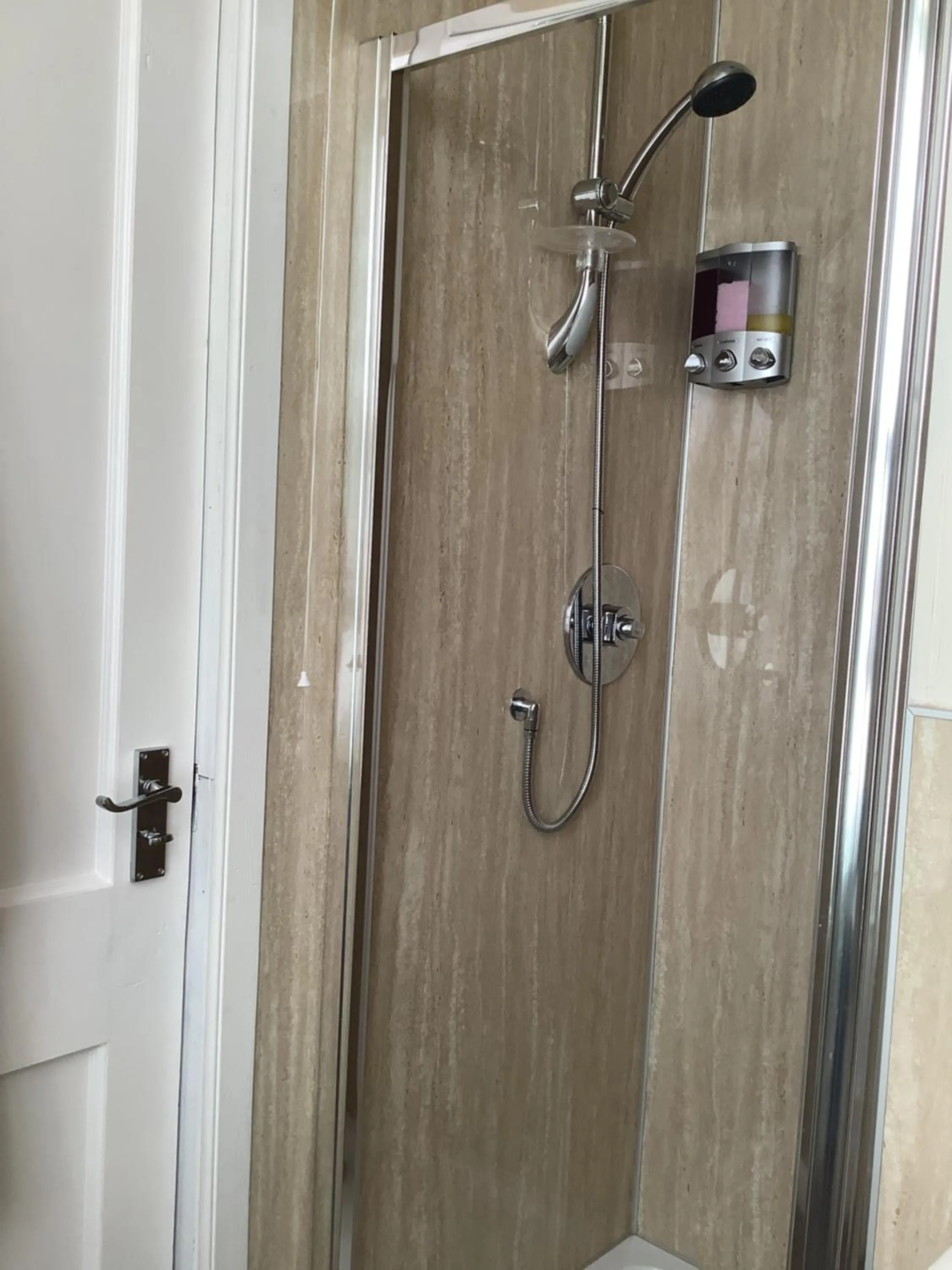 Bathroom in Westlea Bed and Breakfast