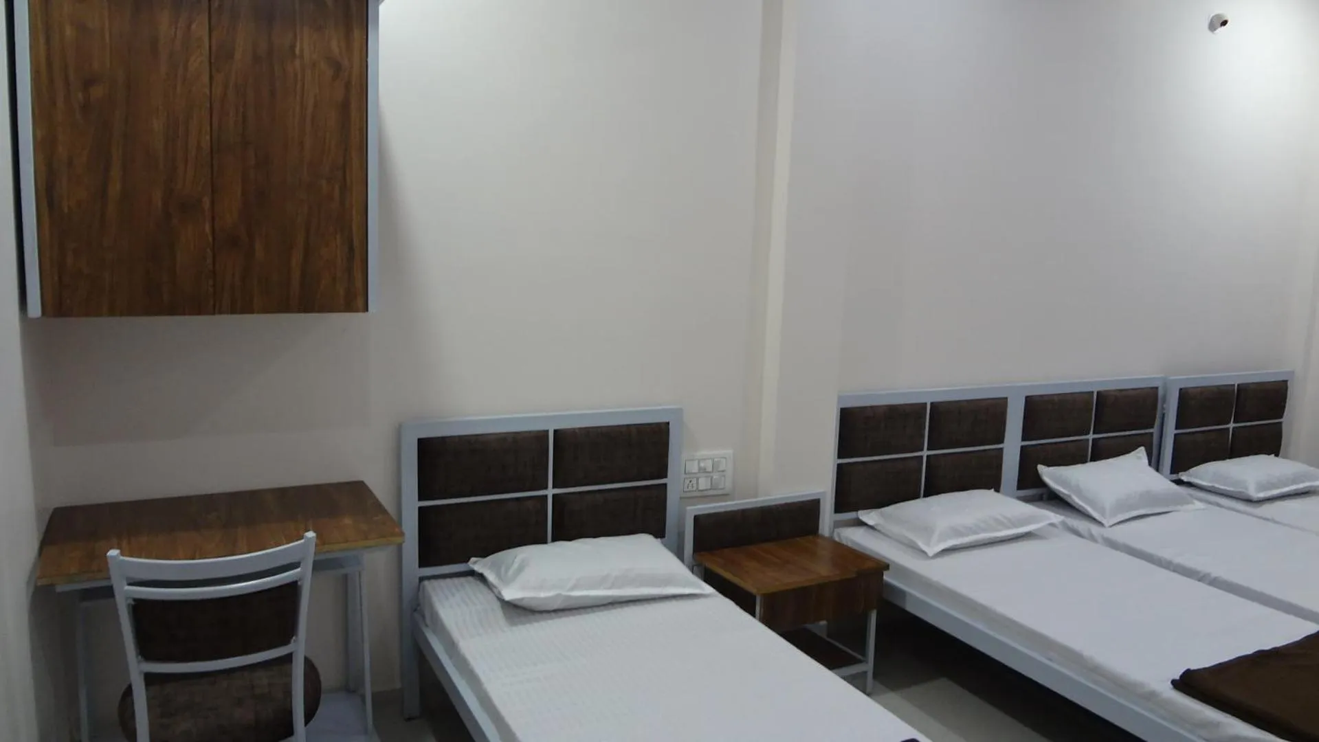 Bed in Anand P G hostel males only