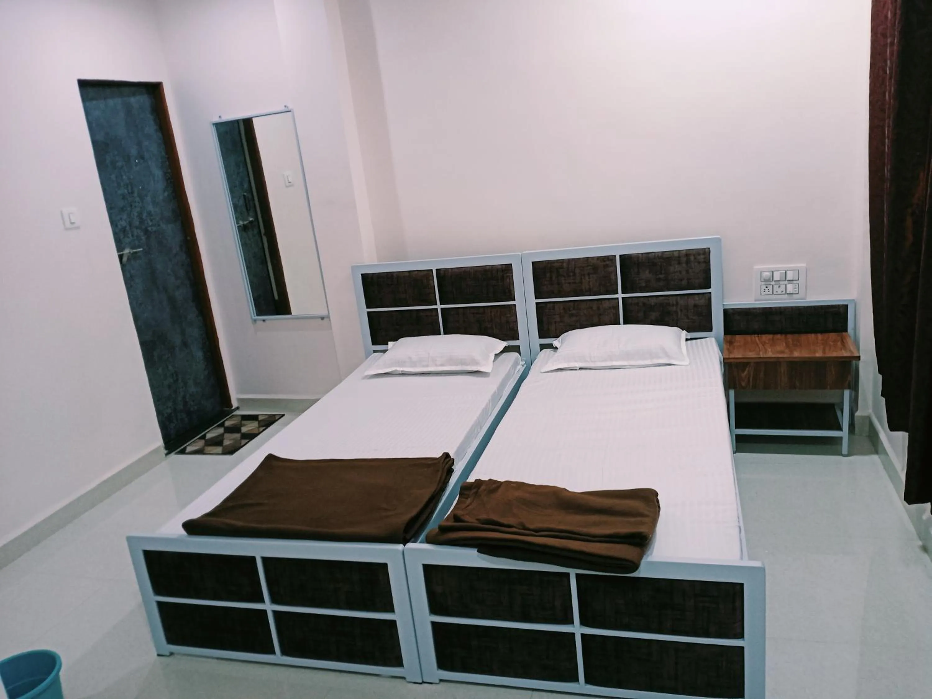 Bed in Anand P G hostel males only