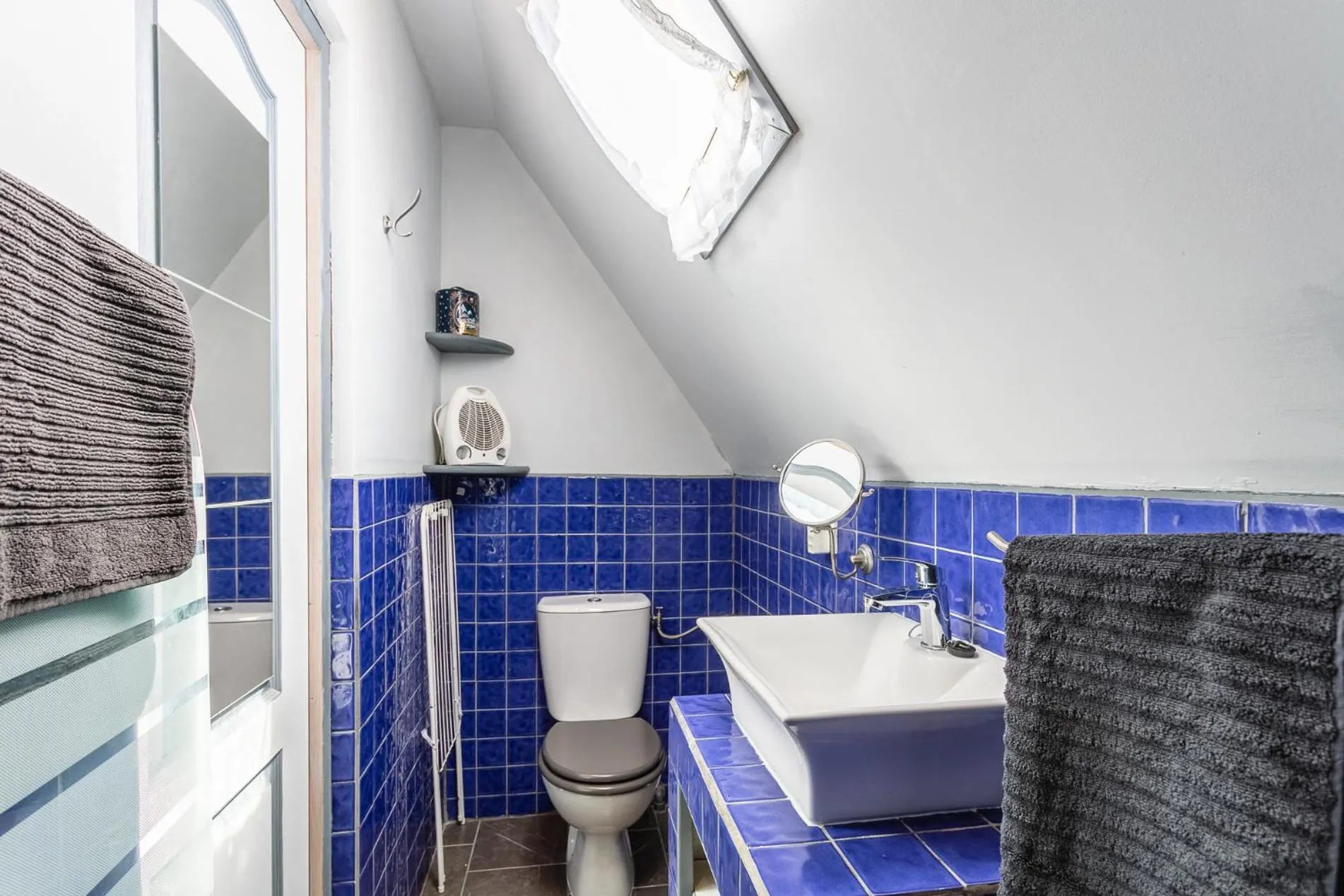 Bathroom in Gîtes Un Jardin dans la Falaise