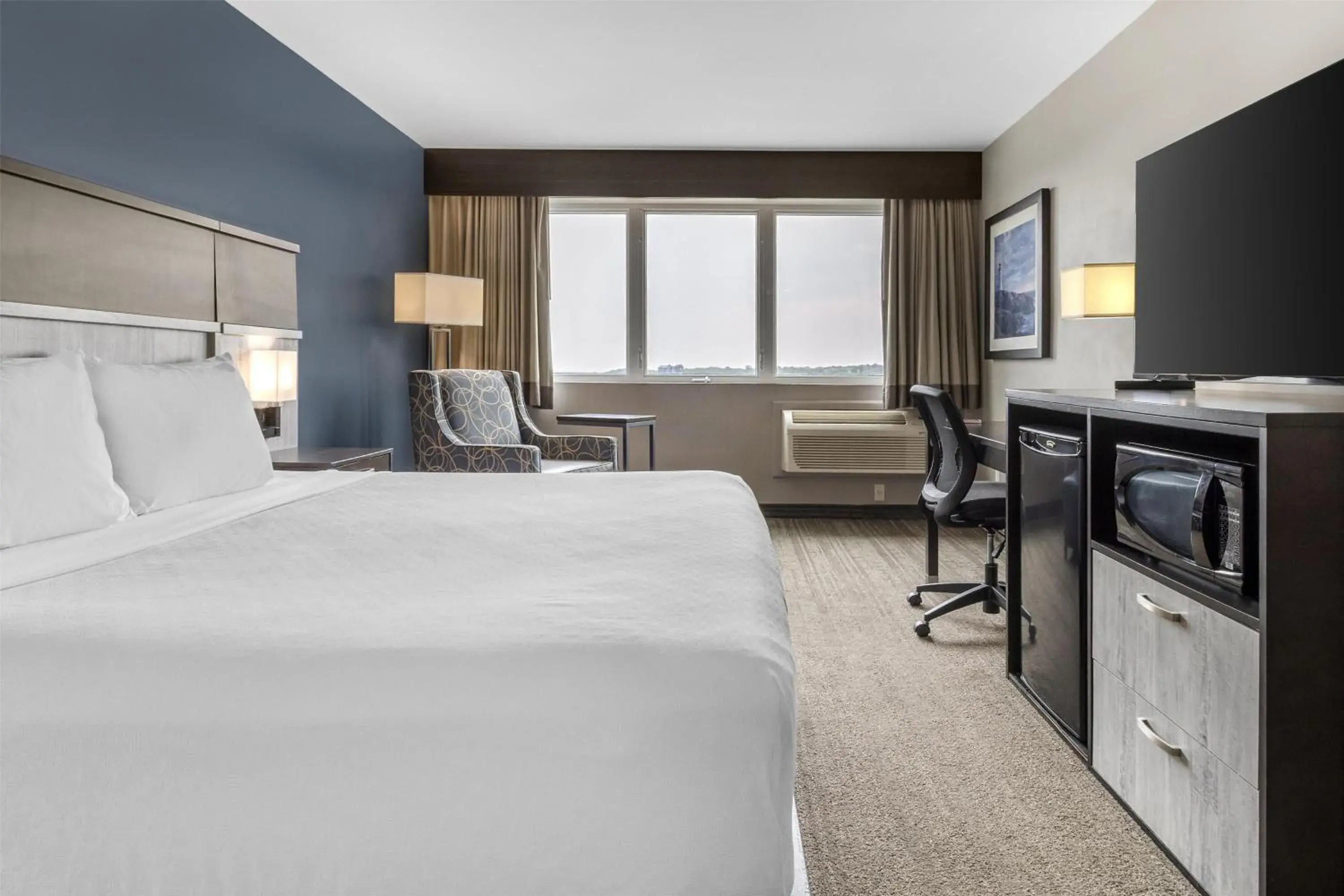 Bedroom, Bed in Best Western Plus Chocolate Lake Hotel - Halifax Bedroom, Bed in Best Western Plus Chocolate Lake Hotel - Halifax