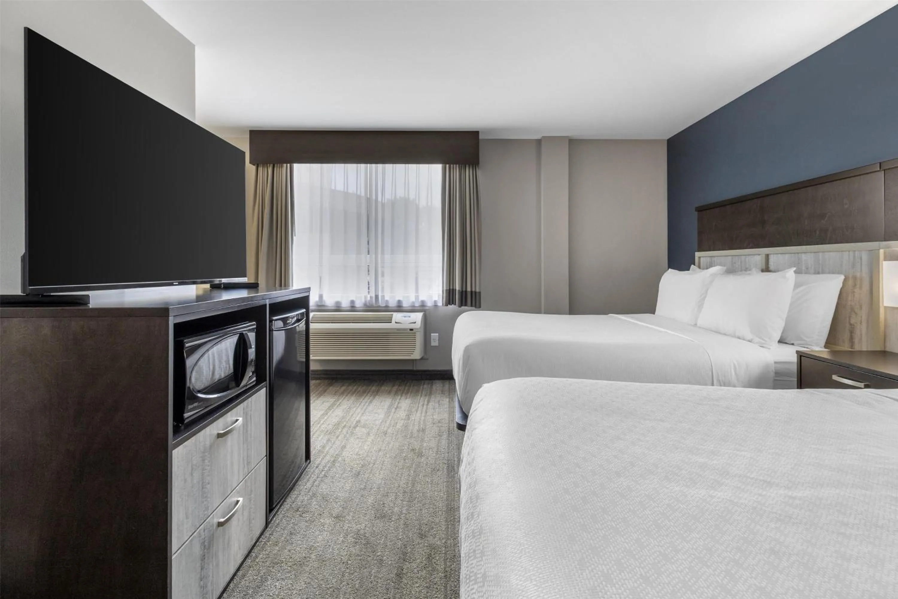 Bedroom, Bed in Best Western Plus Chocolate Lake Hotel - Halifax