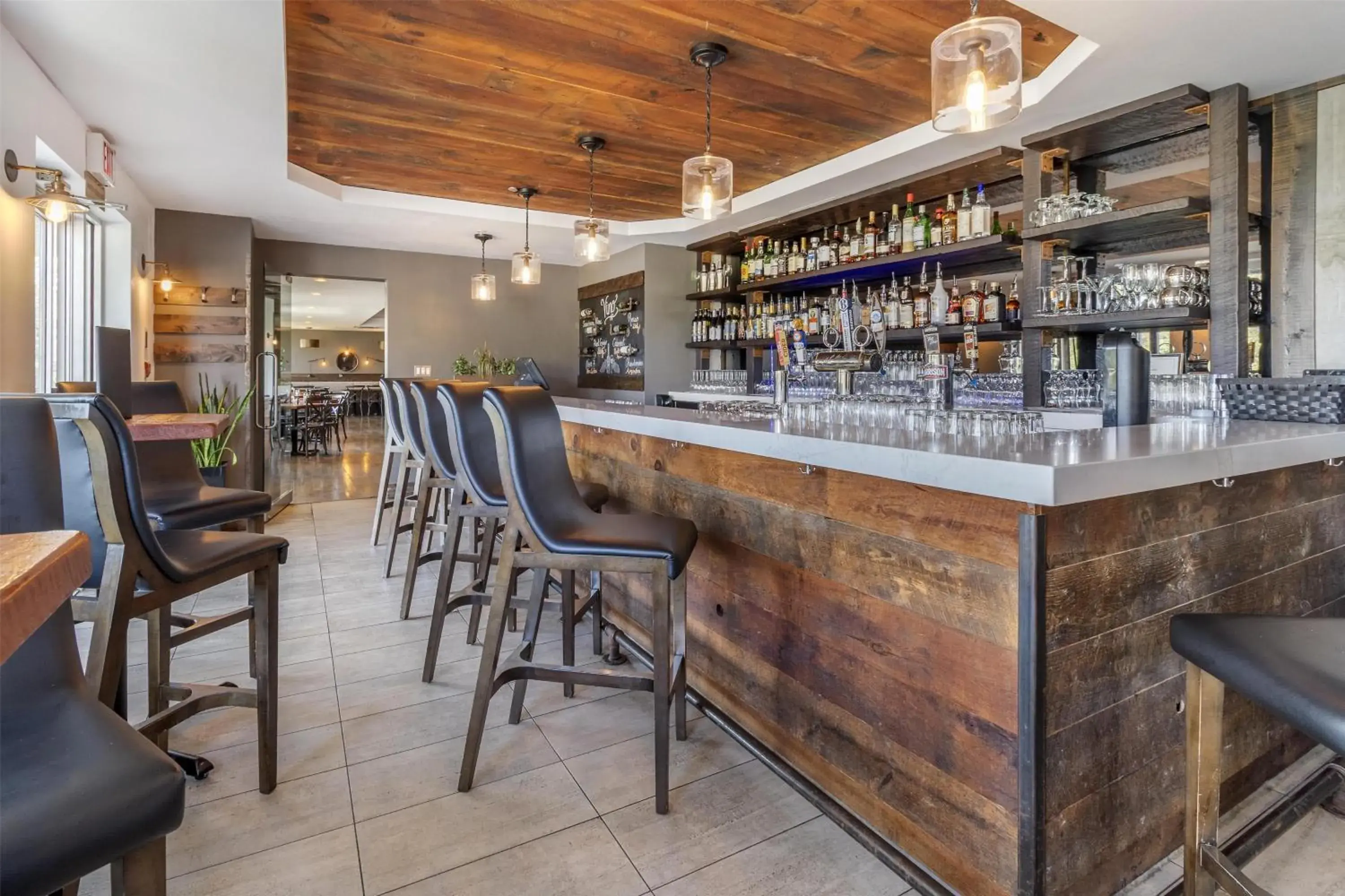 Lounge or bar in Best Western Plus Chocolate Lake Hotel - Halifax Lounge or bar in Best Western Plus Chocolate Lake Hotel - Halifax