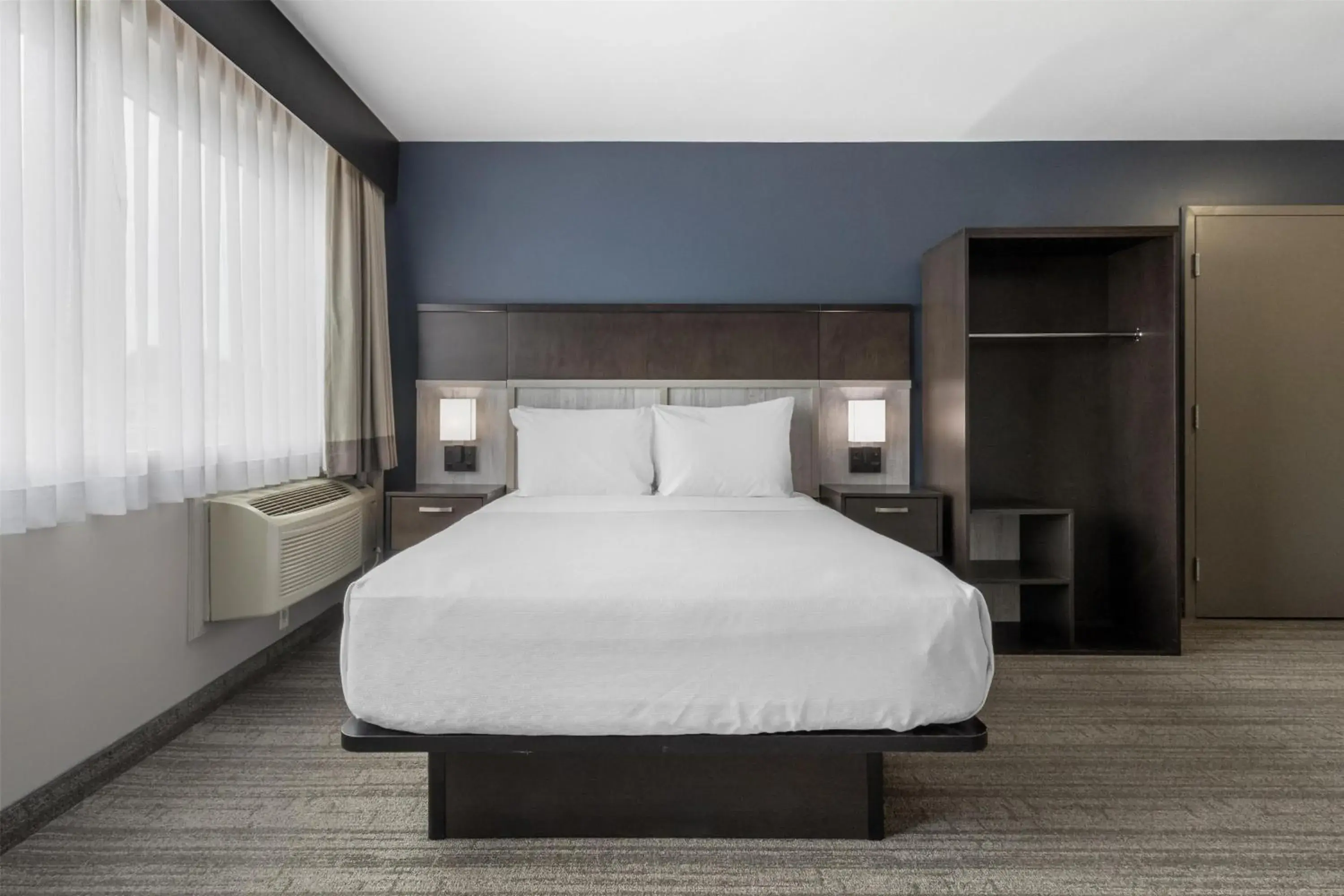 Bedroom, Bed in Best Western Plus Chocolate Lake Hotel - Halifax Bedroom, Bed in Best Western Plus Chocolate Lake Hotel - Halifax