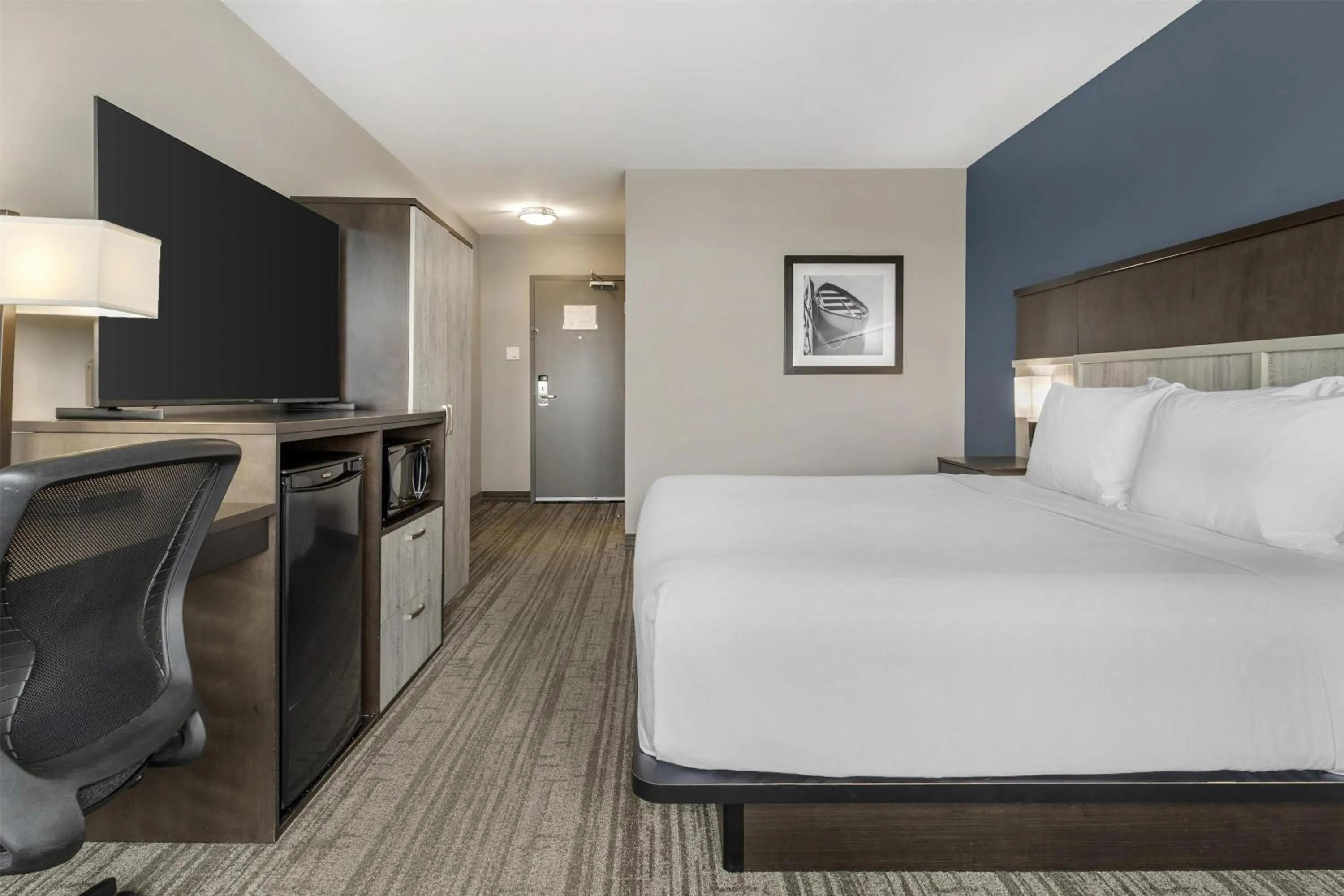 Bedroom, Bed in Best Western Plus Chocolate Lake Hotel - Halifax