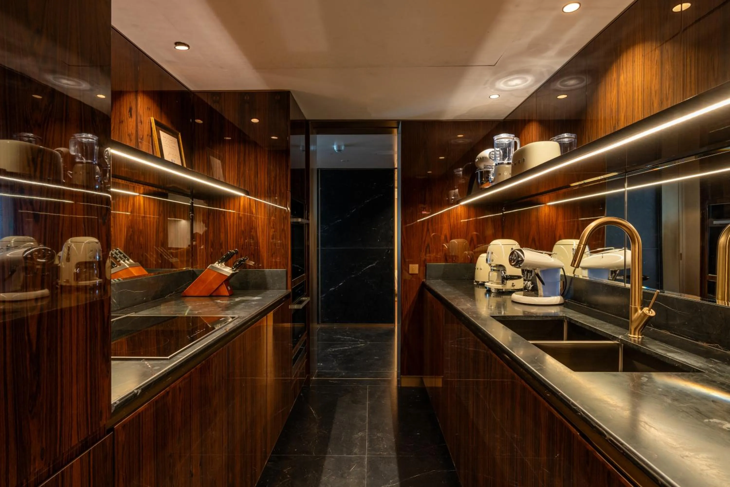 kitchen in Rosewood São Paulo