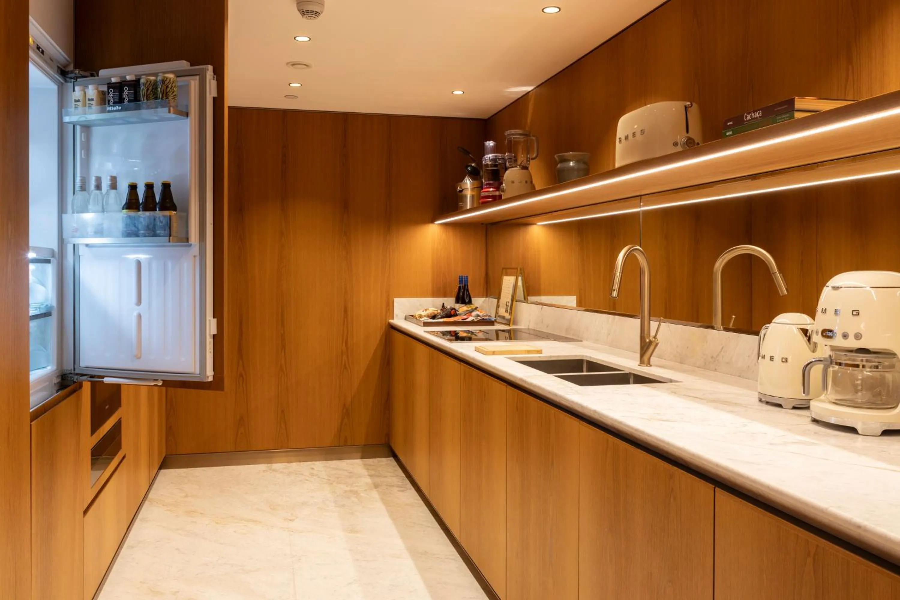 kitchen in Rosewood São Paulo
