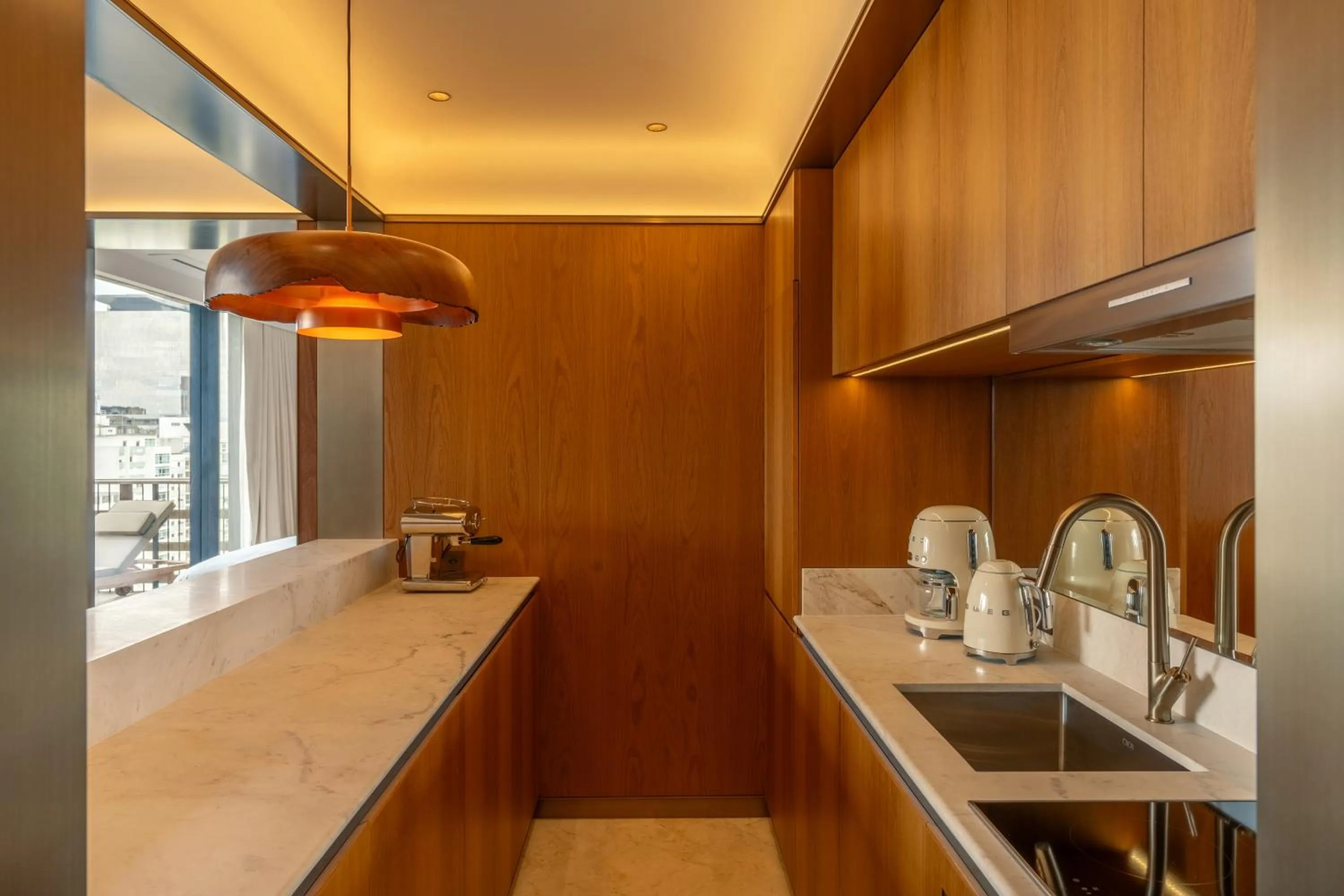 Kitchen or kitchenette in Rosewood São Paulo