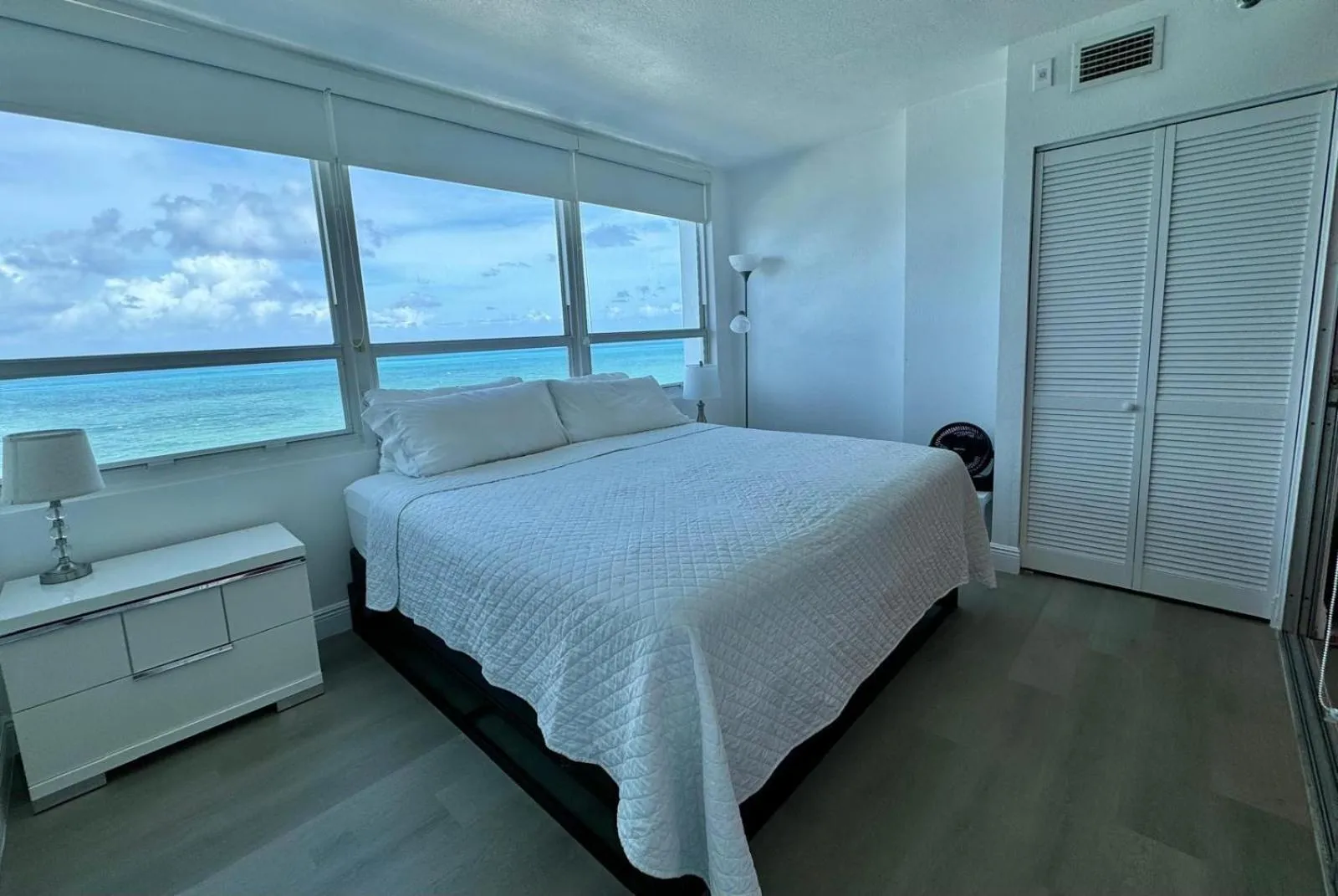 Bed in SeaStays Apartments