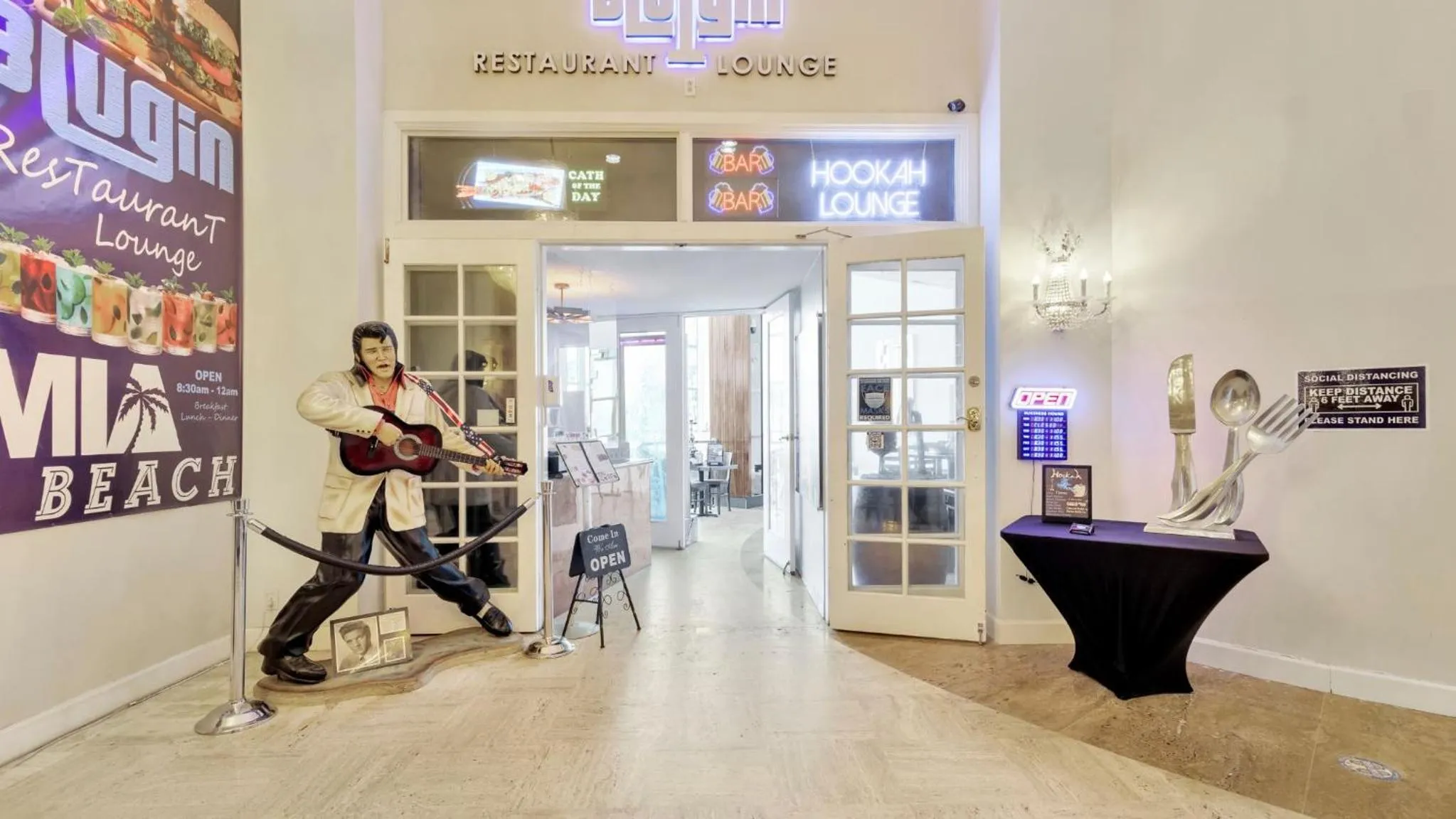 Restaurant/places to eat in SeaStays Apartments