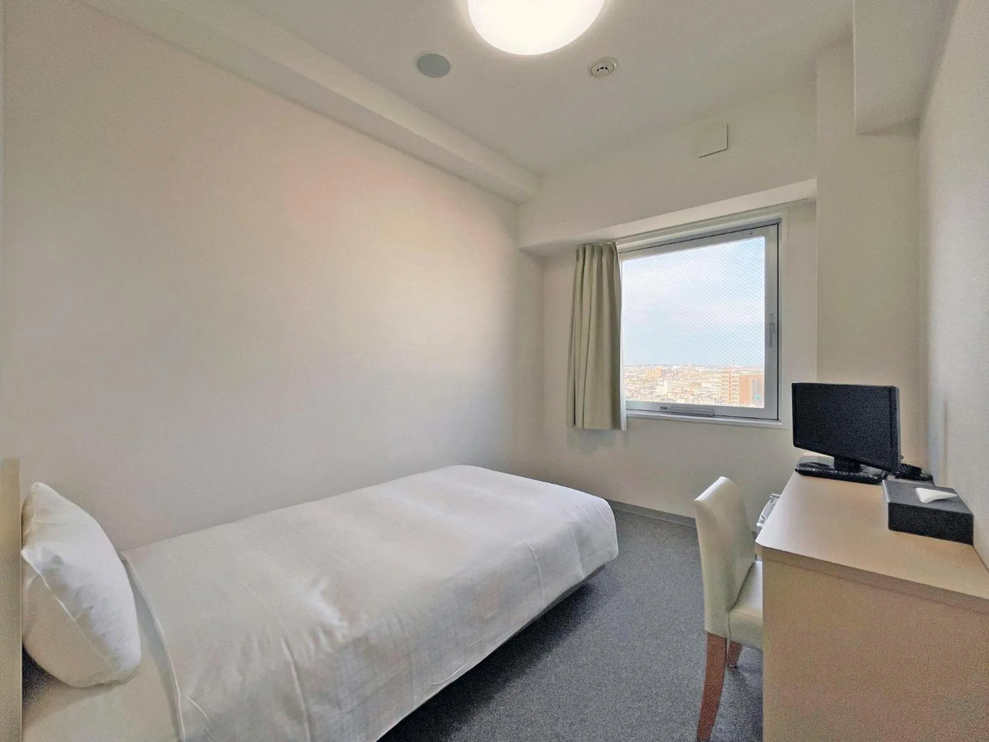 Photo of the whole room, Bed in CHISUN BUDGET Kanazawa Ekimae