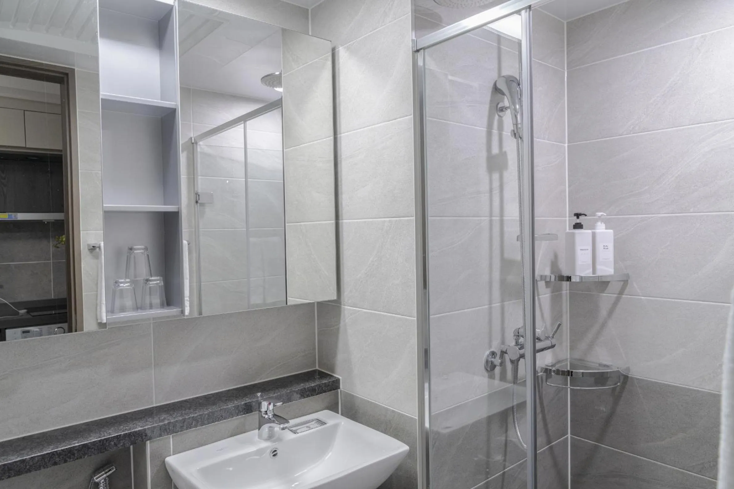 Shower in Golden Planet Hotel