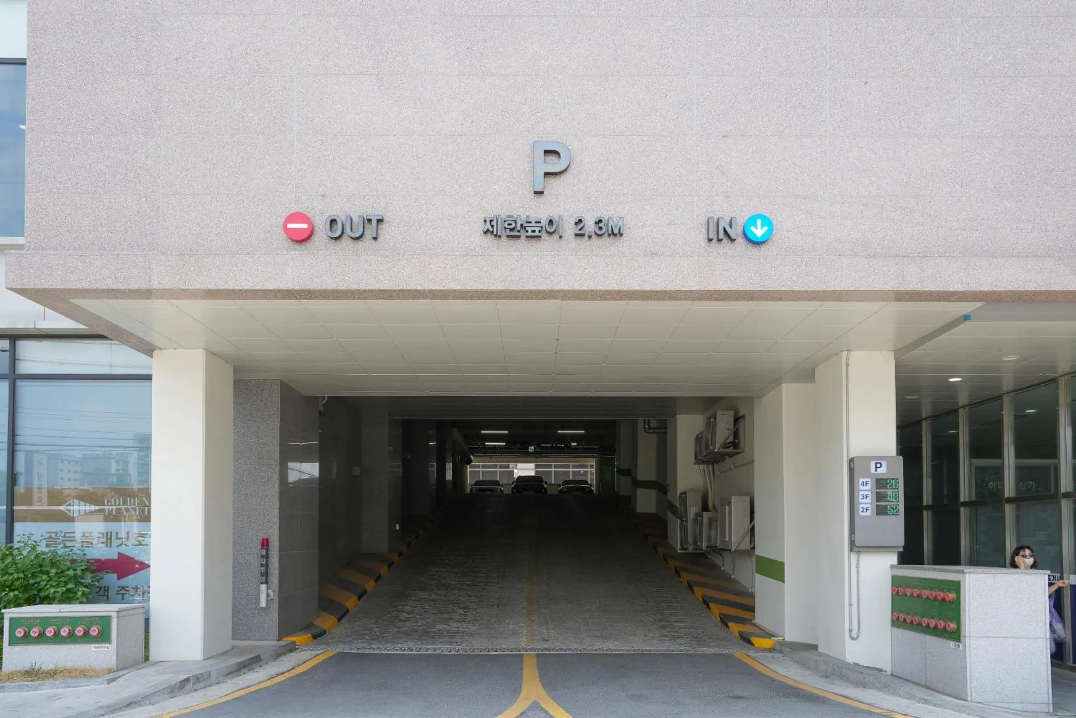 Parking in Golden Planet Hotel