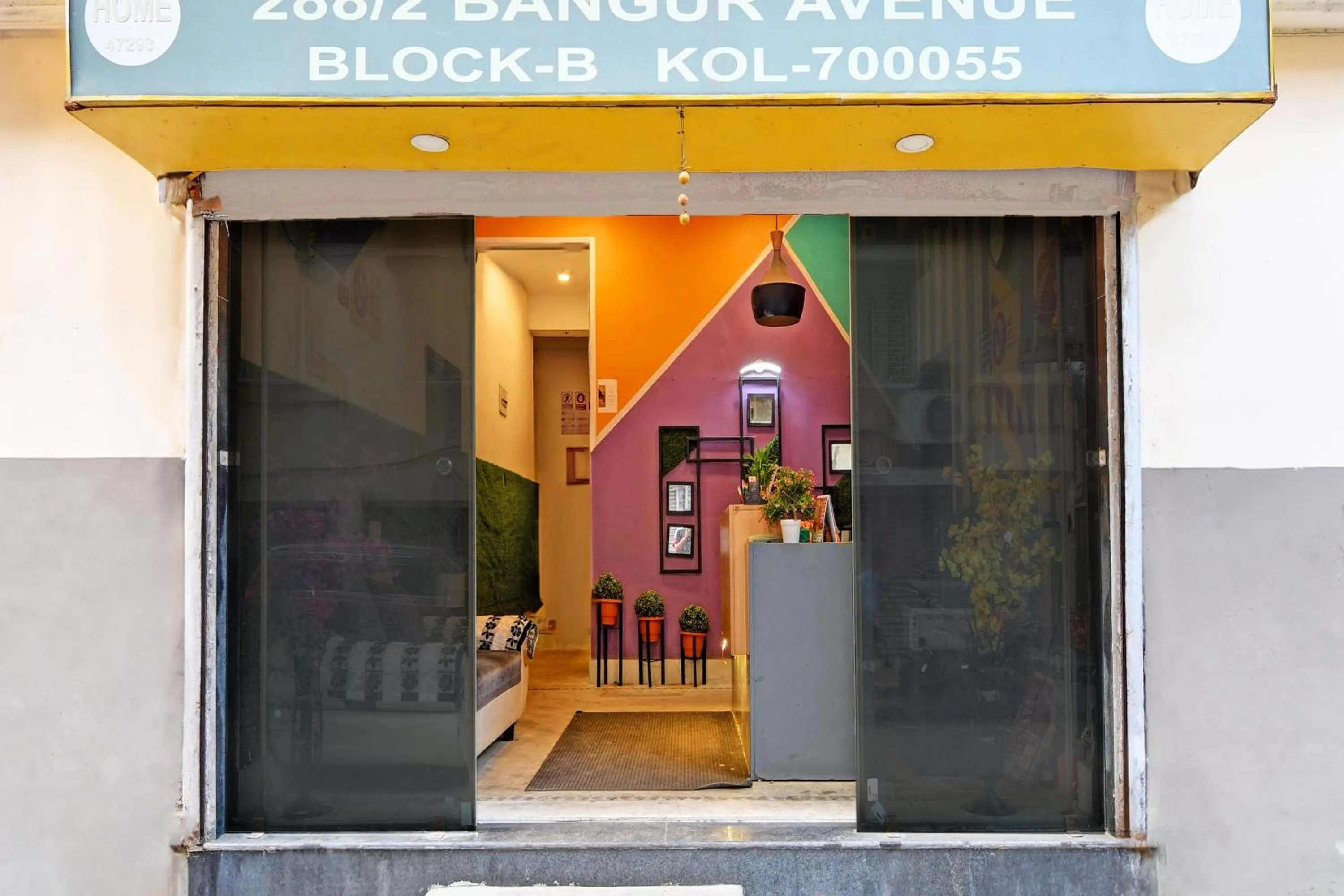 Facade/entrance in Super OYO 82026 BANGUR INN