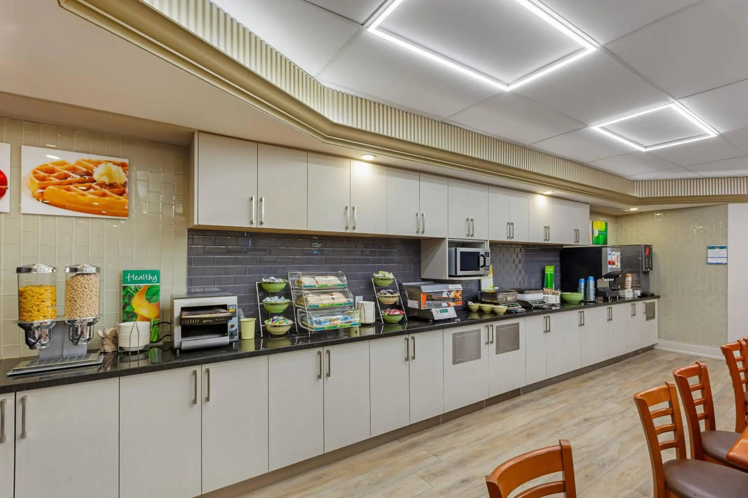 Breakfast in Quality Inn & Suites Breakfast in Quality Inn & Suites